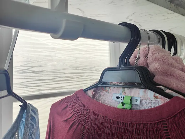Clothes rack rod support