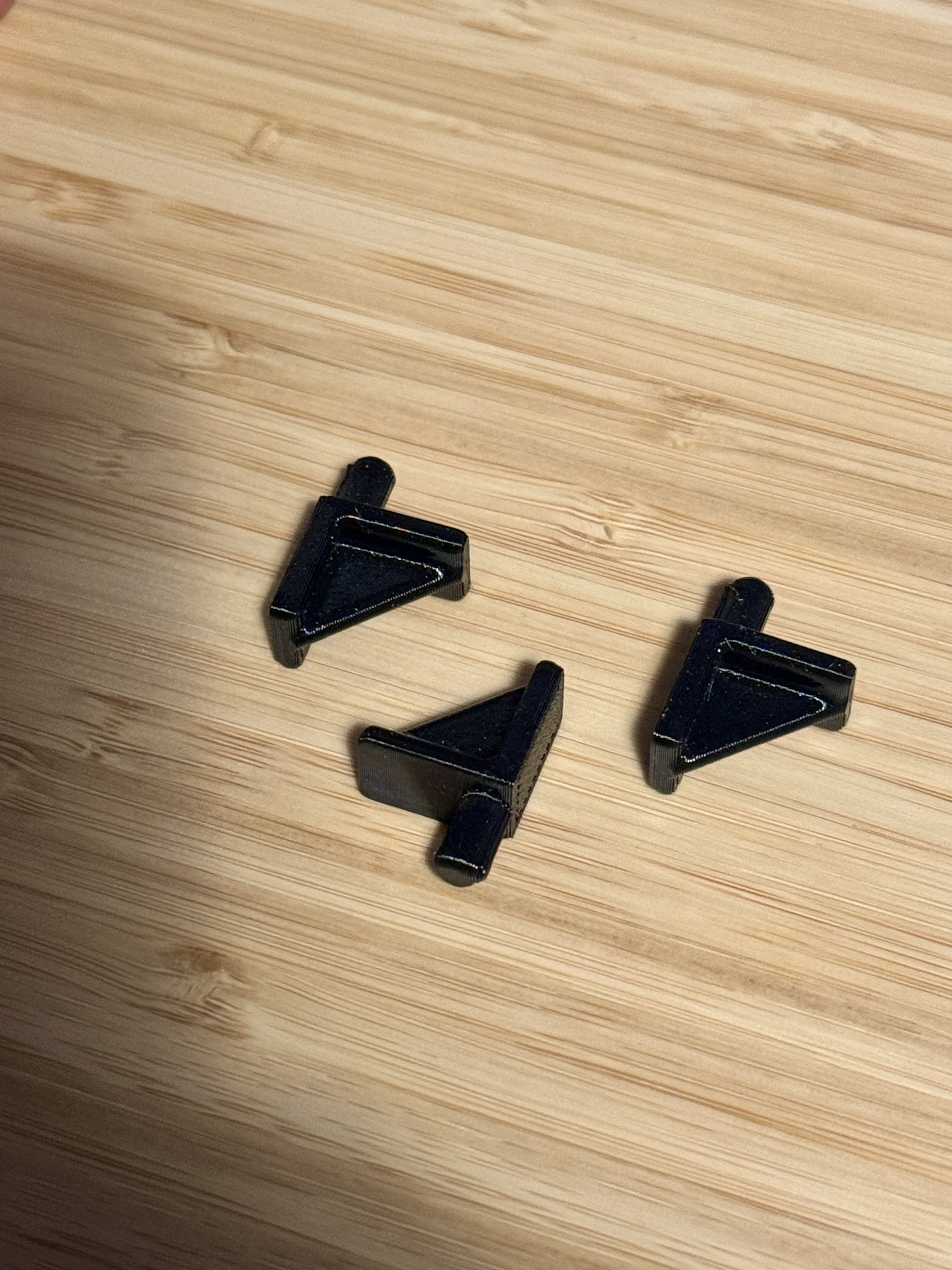 Shelf peg