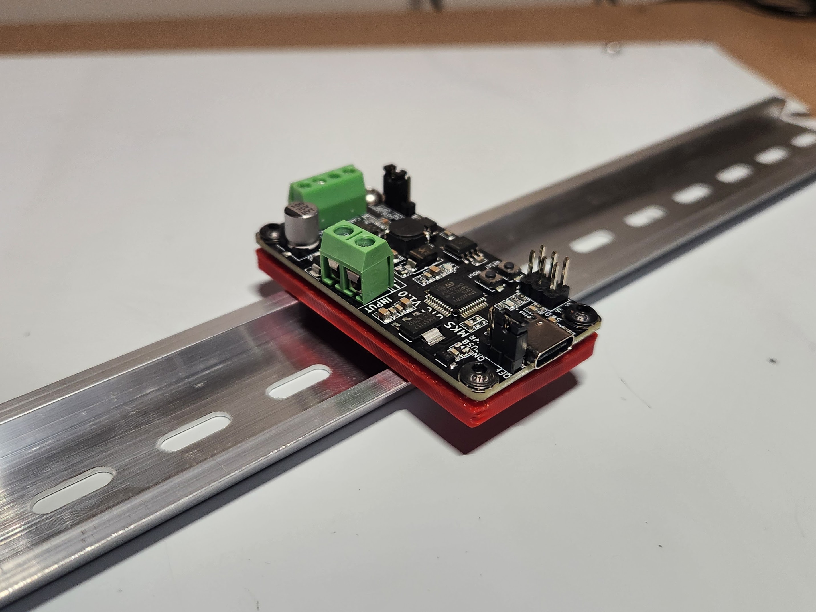 MKS UTC DIN rail mount