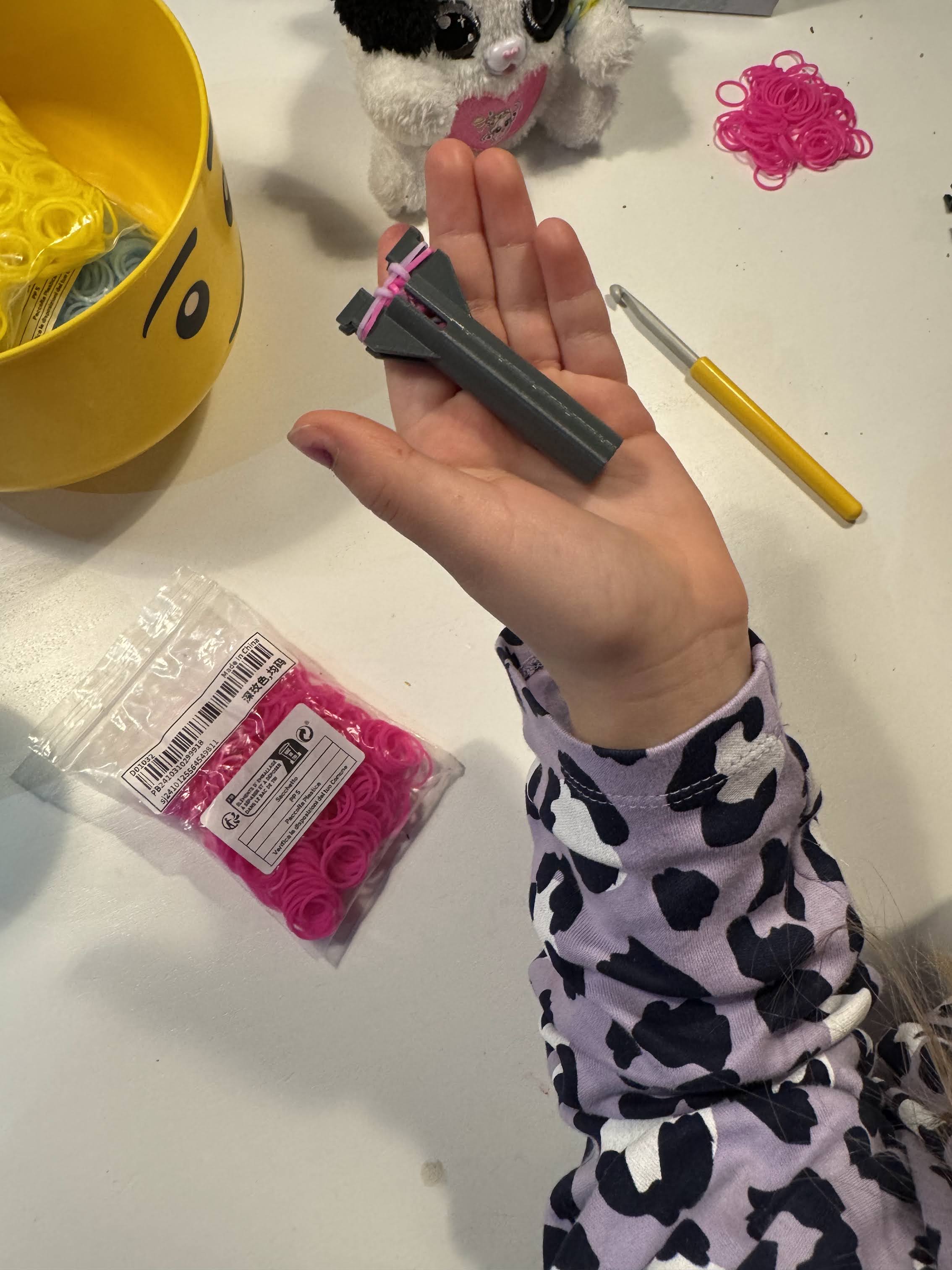 Rubber band bracelet tool