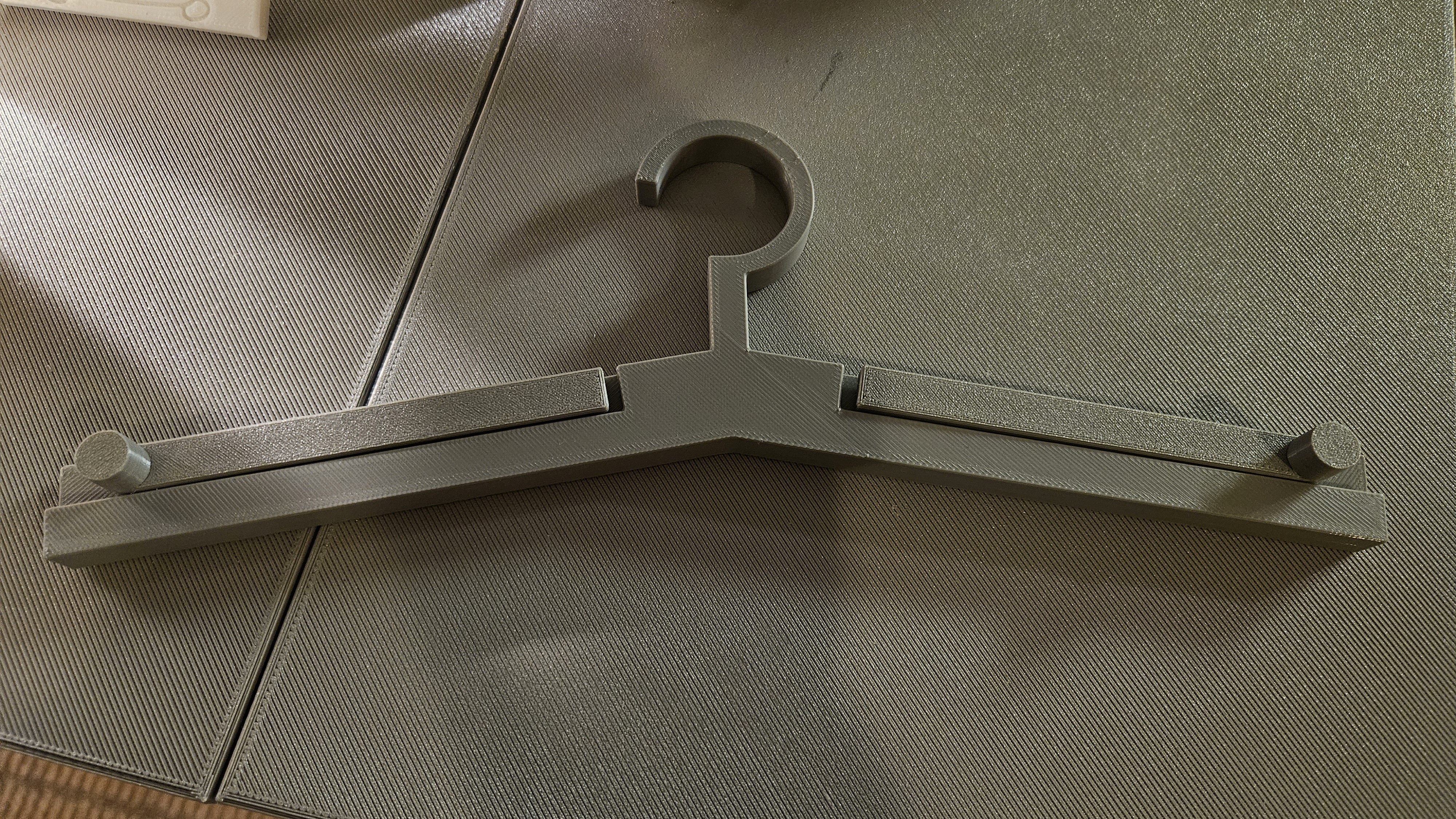 Foldable coat hanger