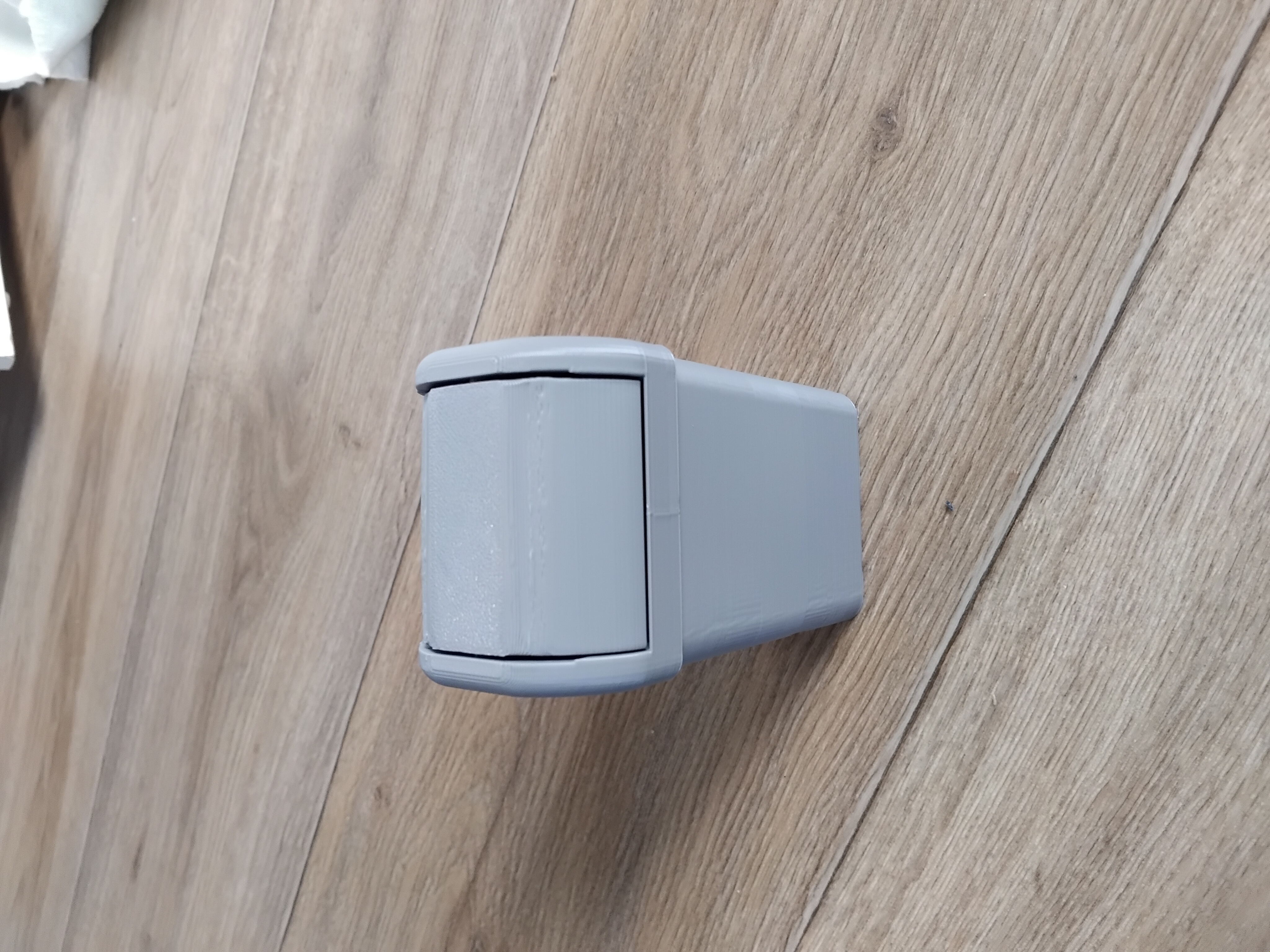 Mini desktop trashcan