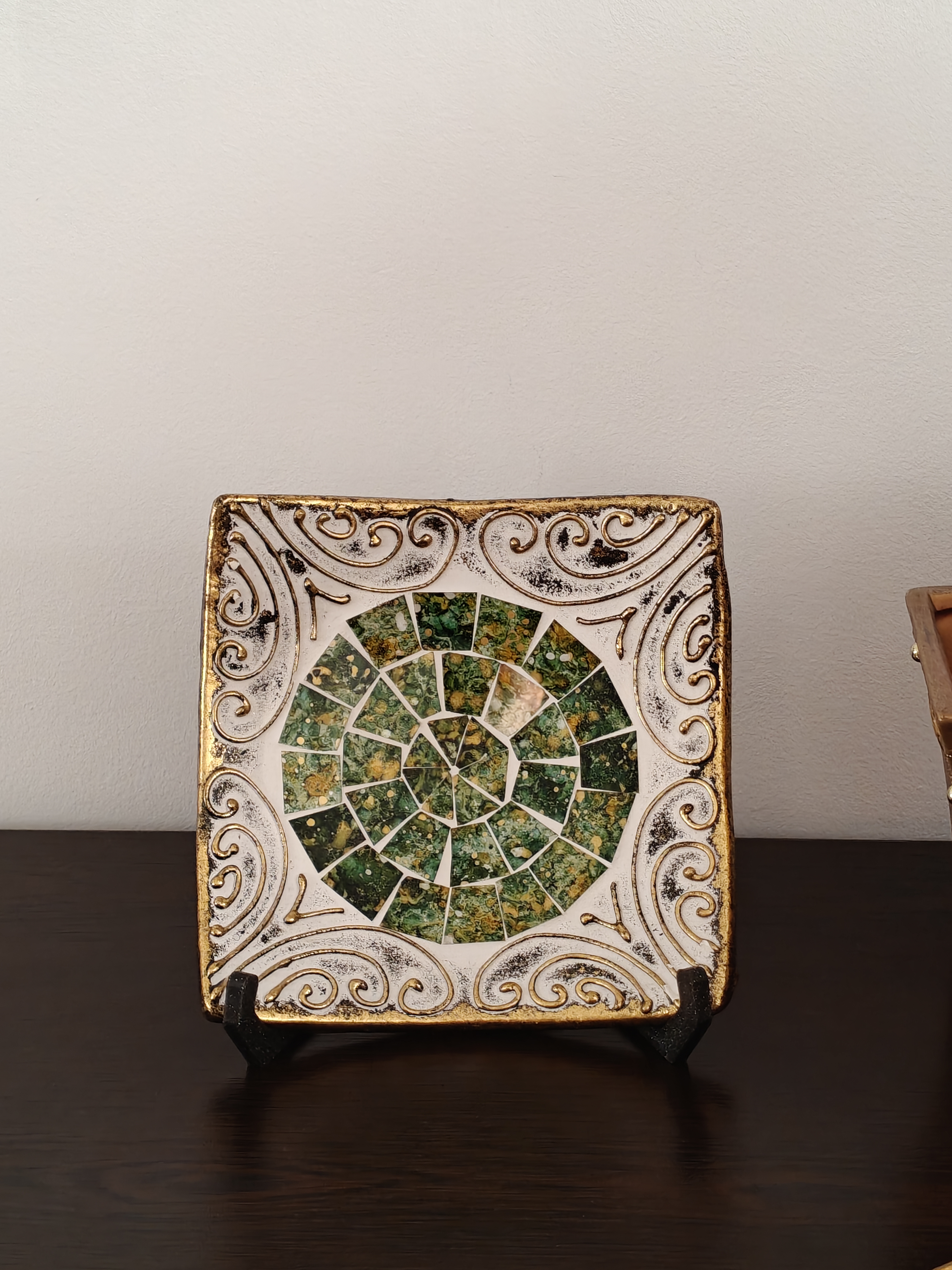 Plate display