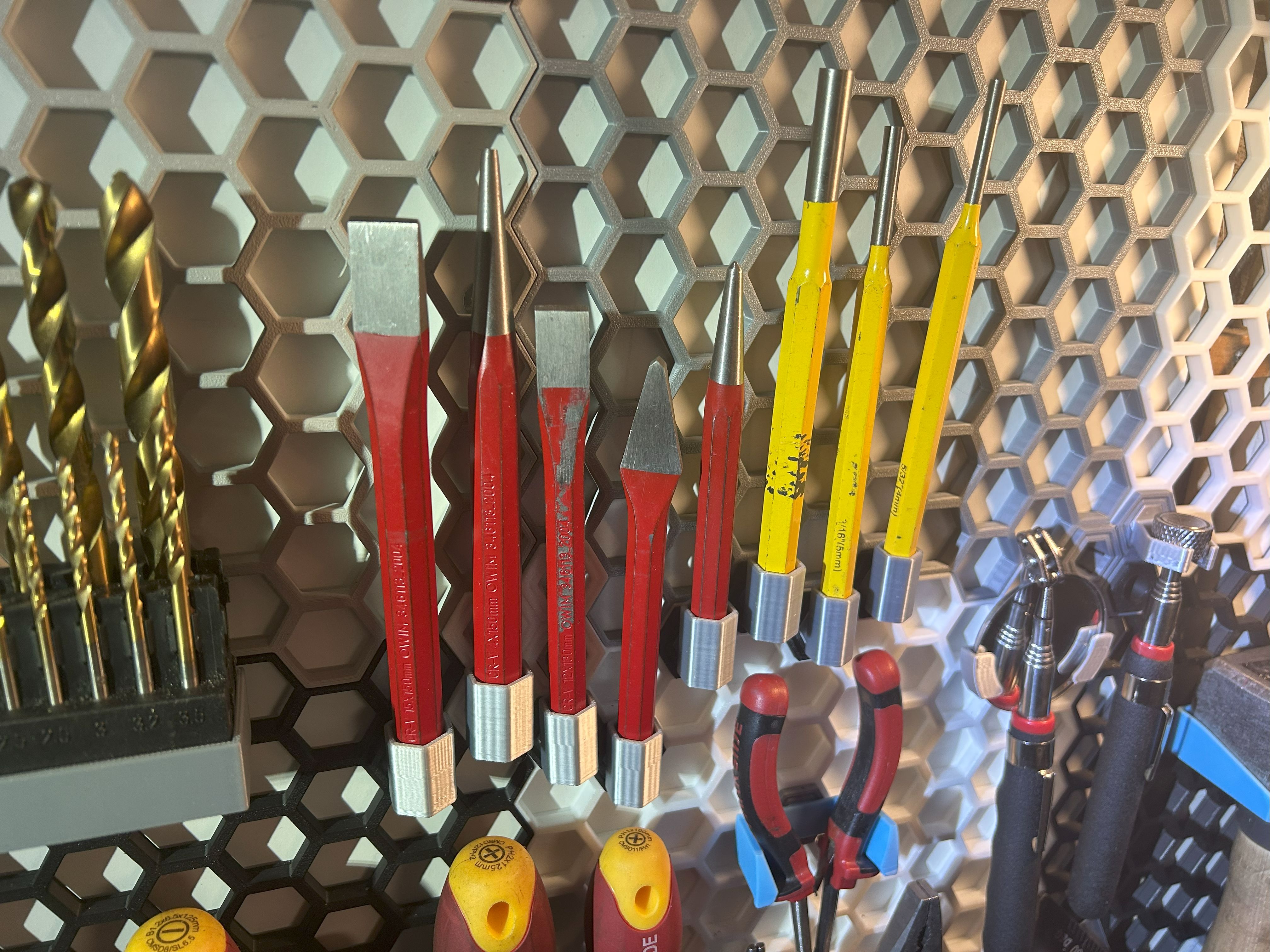 Hexagonal handle tool (punch, chisel, deburrer, nail setter) holder for HSW, Parametric