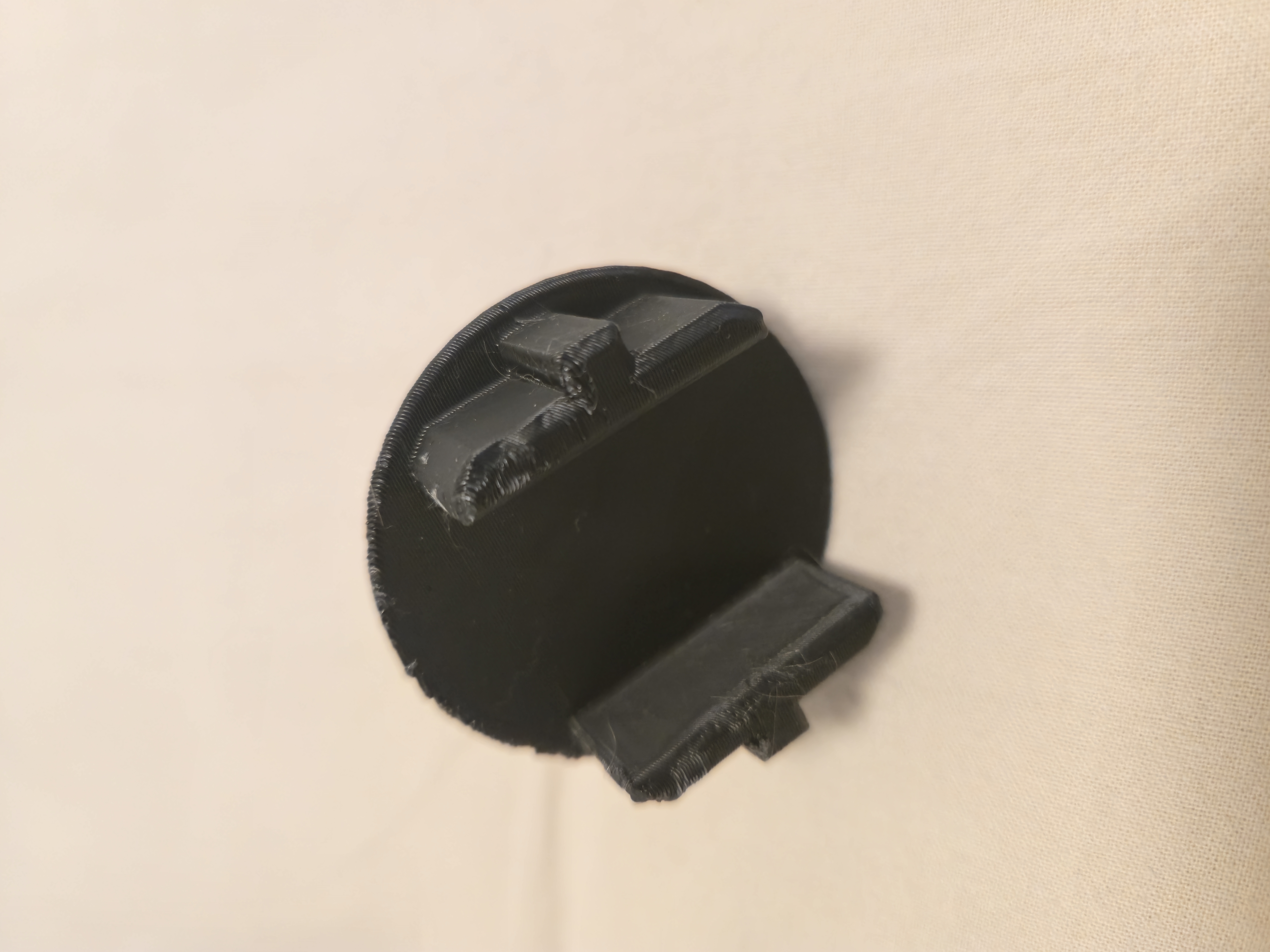 Miniatura 2 do modelo 3D EU Plug Socket Eyeglass Holder