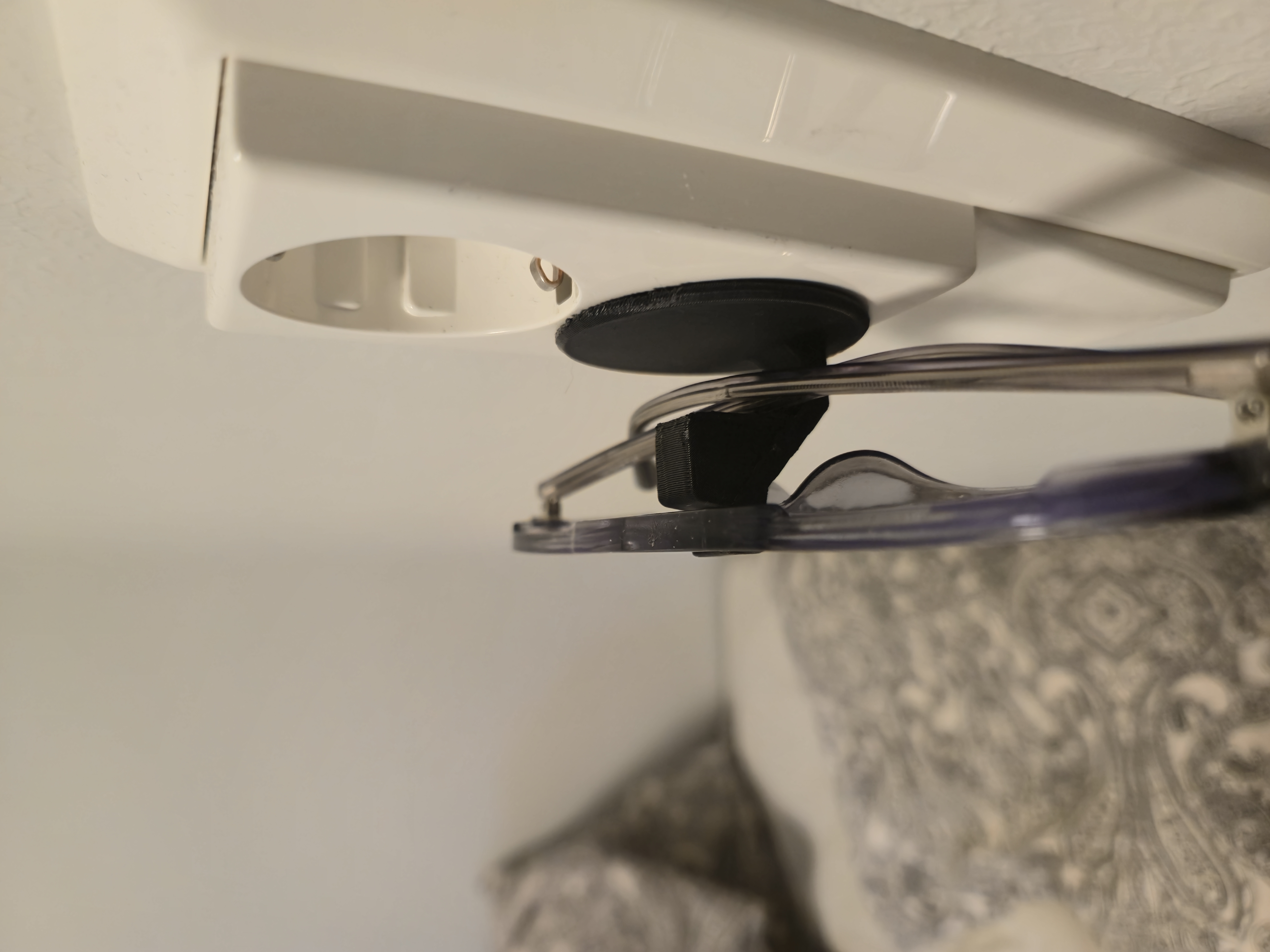 Miniatura 5 do modelo 3D EU Plug Socket Eyeglass Holder