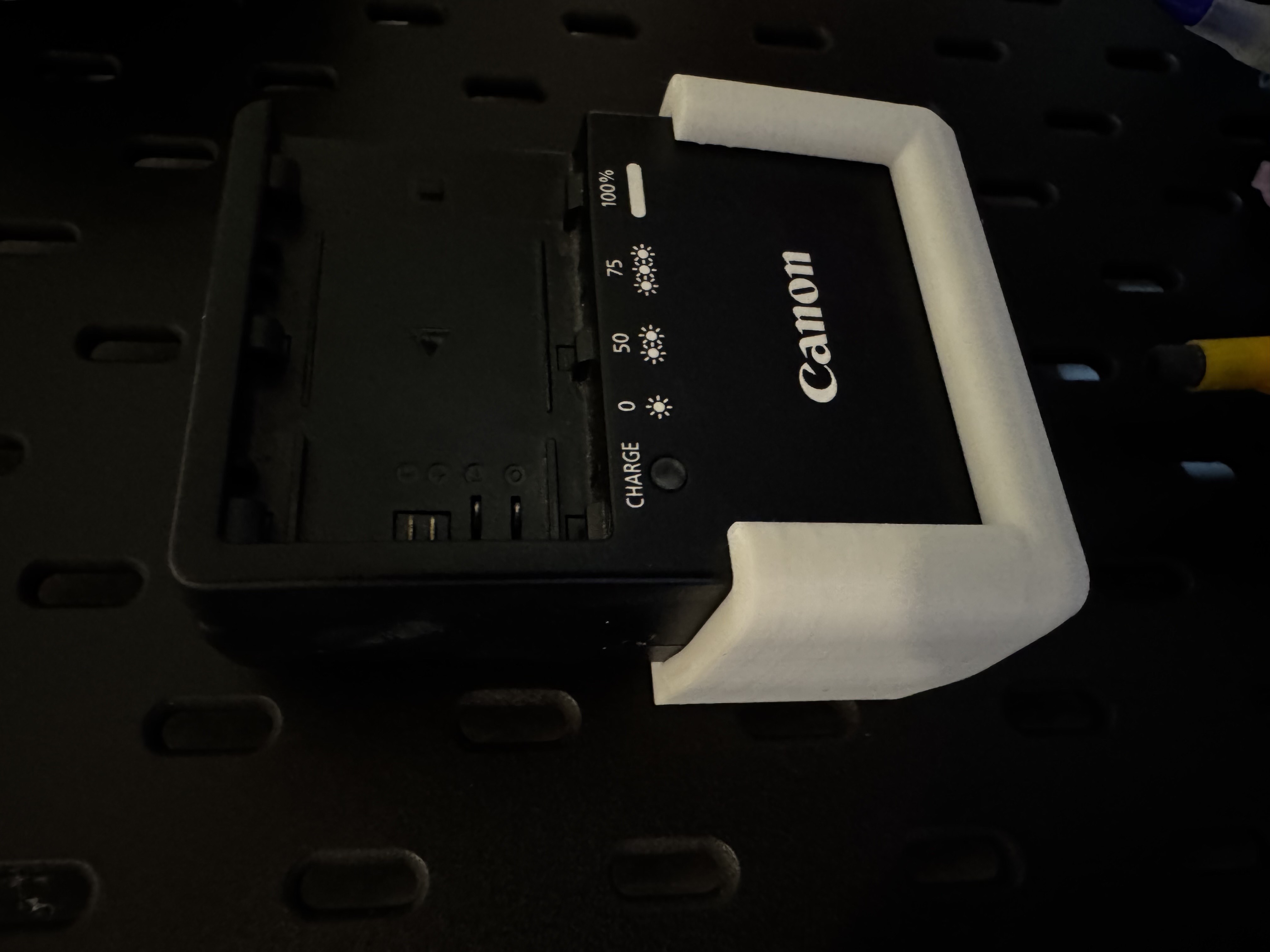 Skadis LC-E6E Charger holder(LP-E6 Battery)