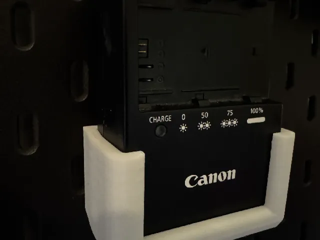 Skadis LC-E6E Charger holder(LP-E6 Battery)