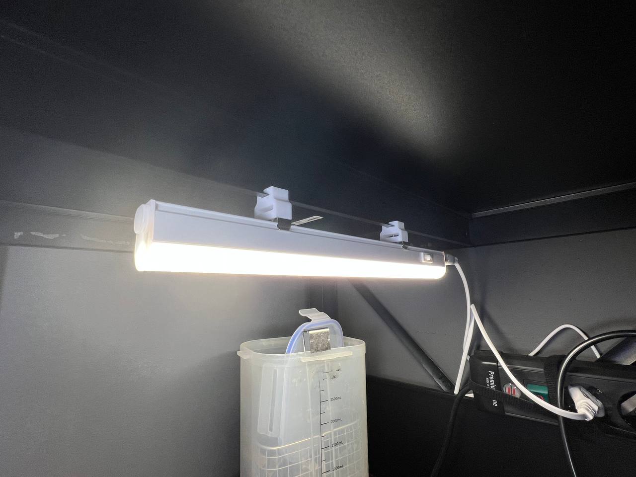 Light bar BROR attachment bracket