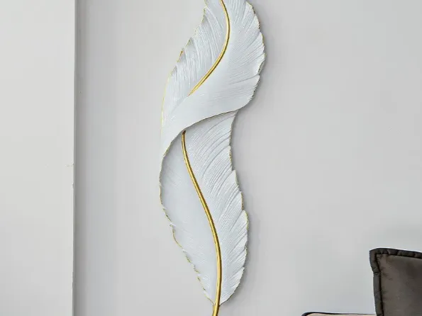 FEATHER WALL DECORATION