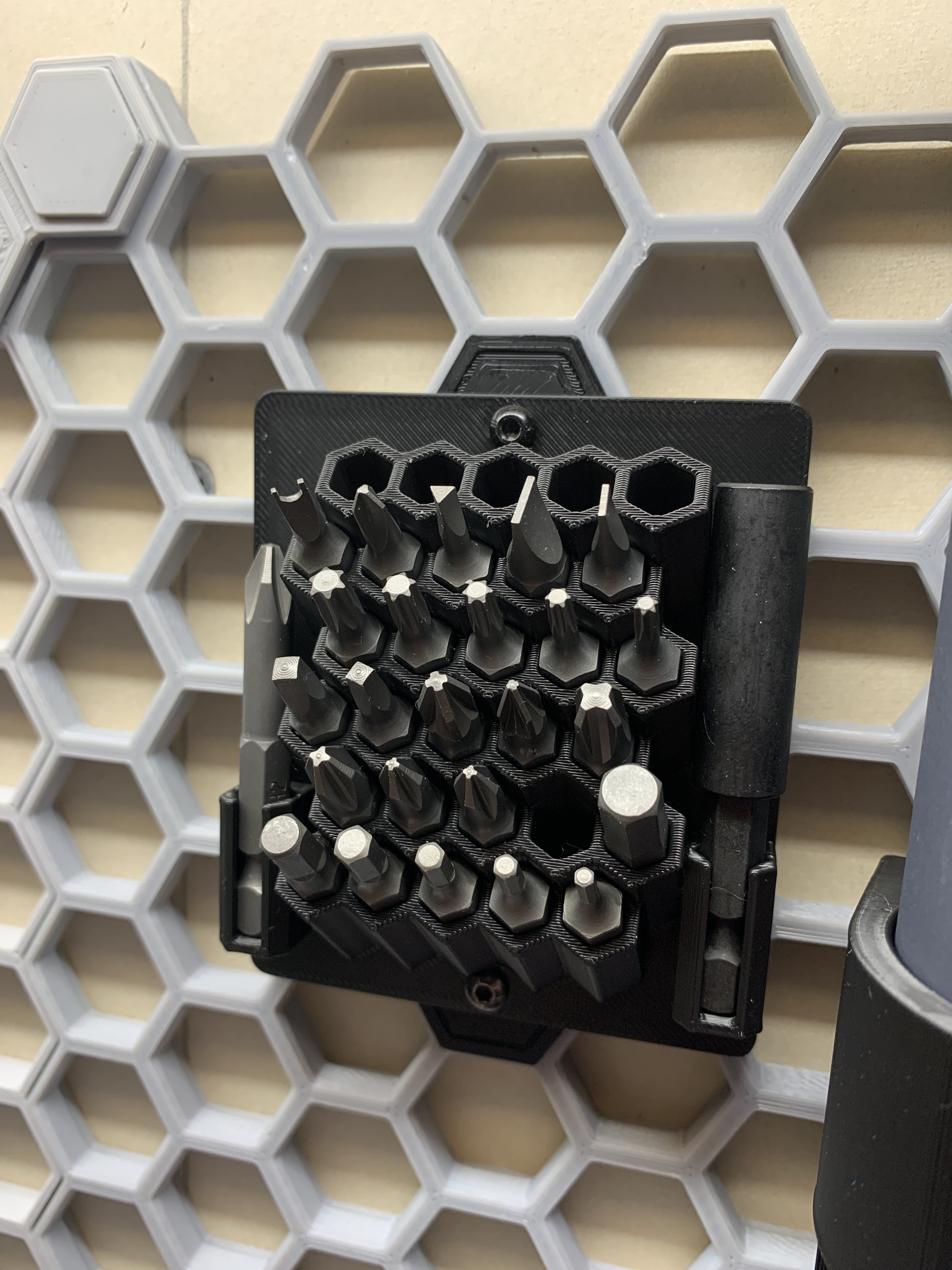 Honeycomb wall - 32 hex bit holder