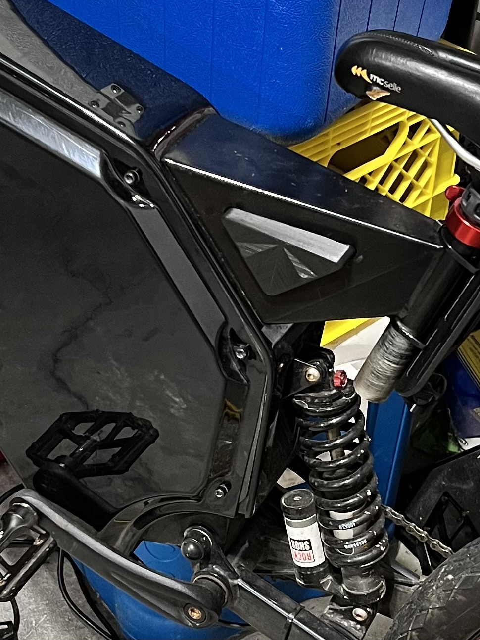 Enduro e-bike frame small storage box