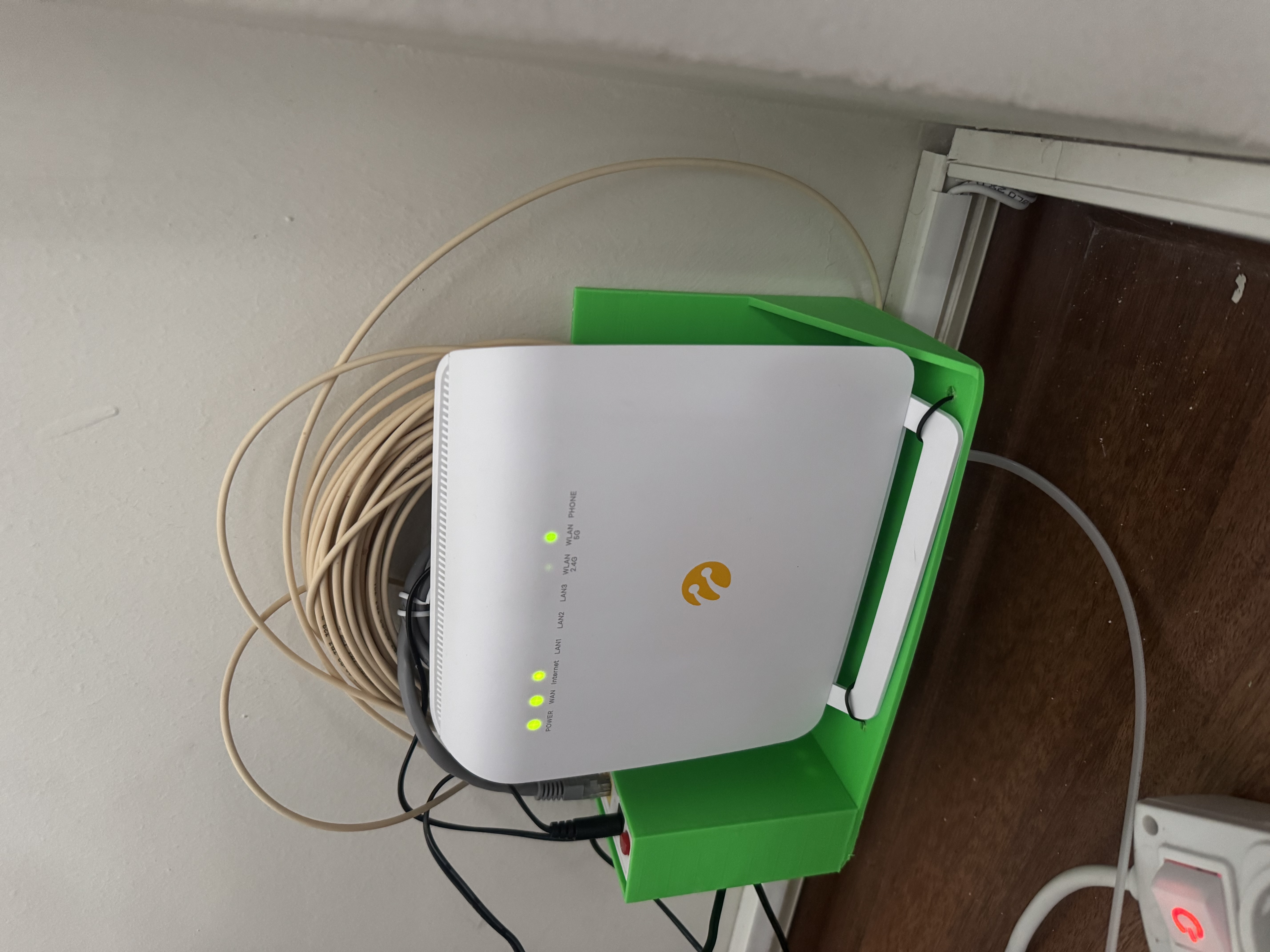 Modem askı rafı