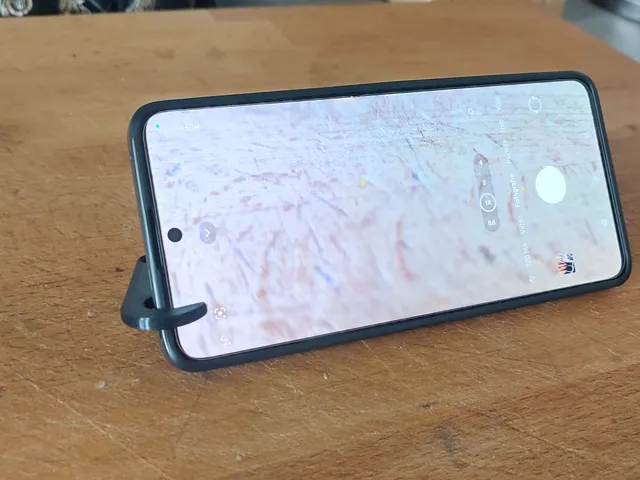 minimalistic phone stand