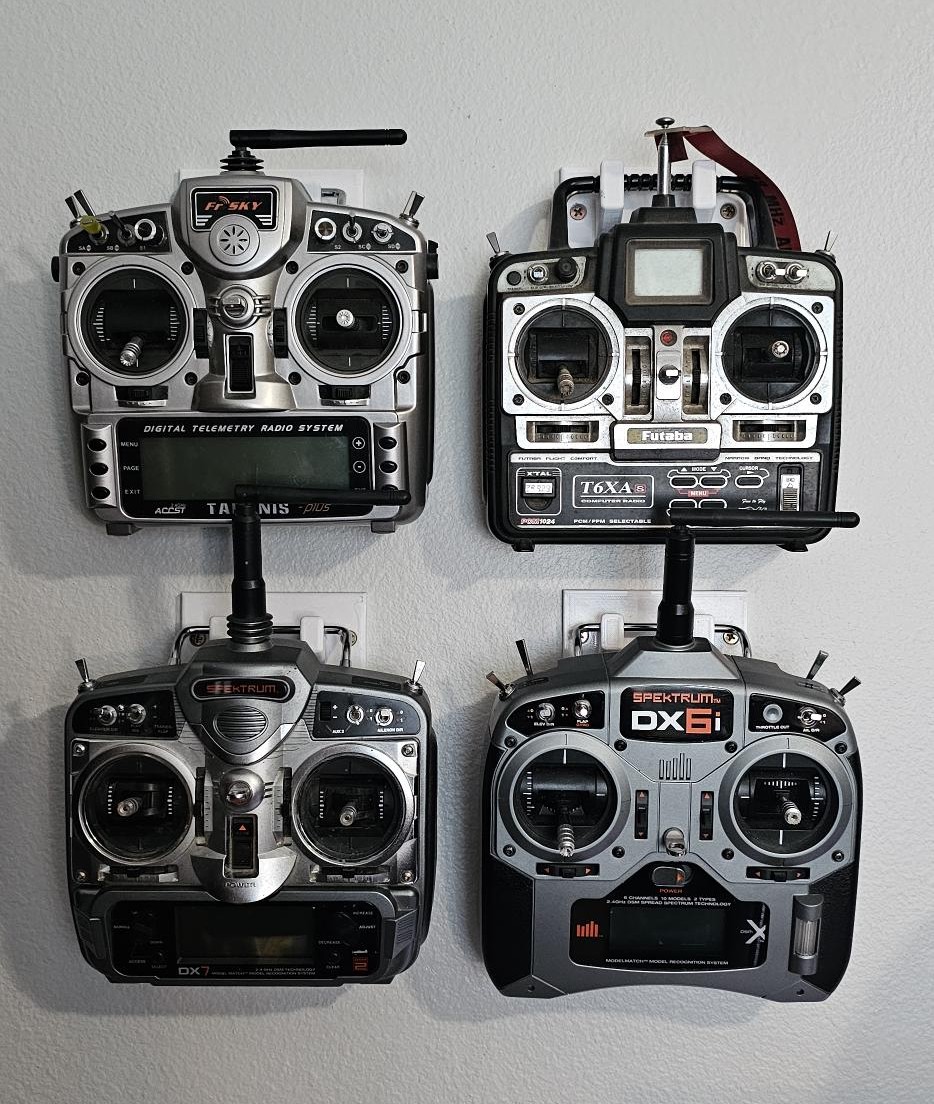 Miniatura 2 do modelo 3D RC Remote Control Wall Mount