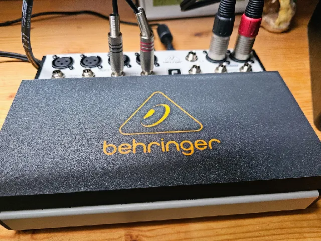 Behringer Flow8 dust cover