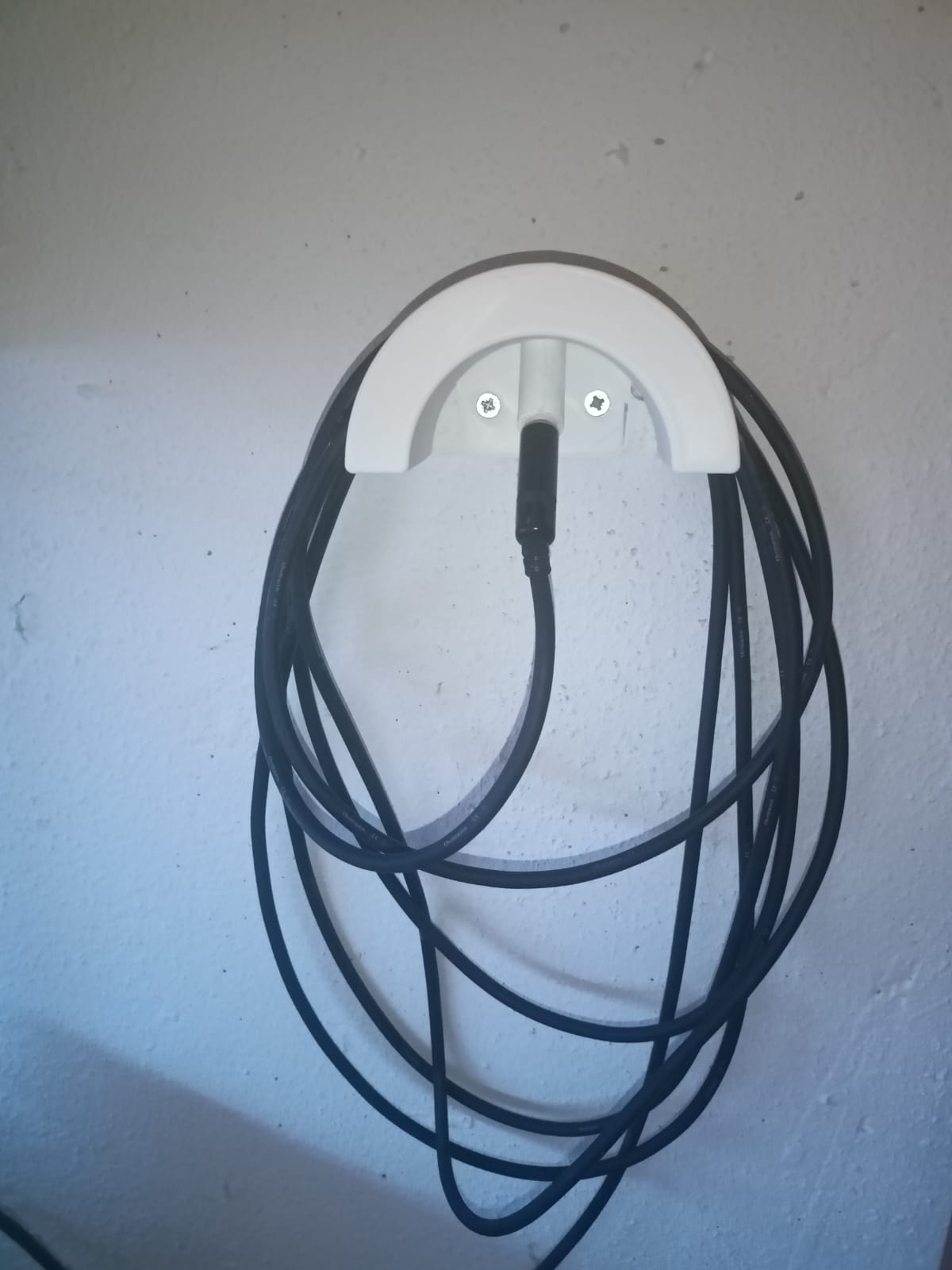 Guitarcableholder wall
