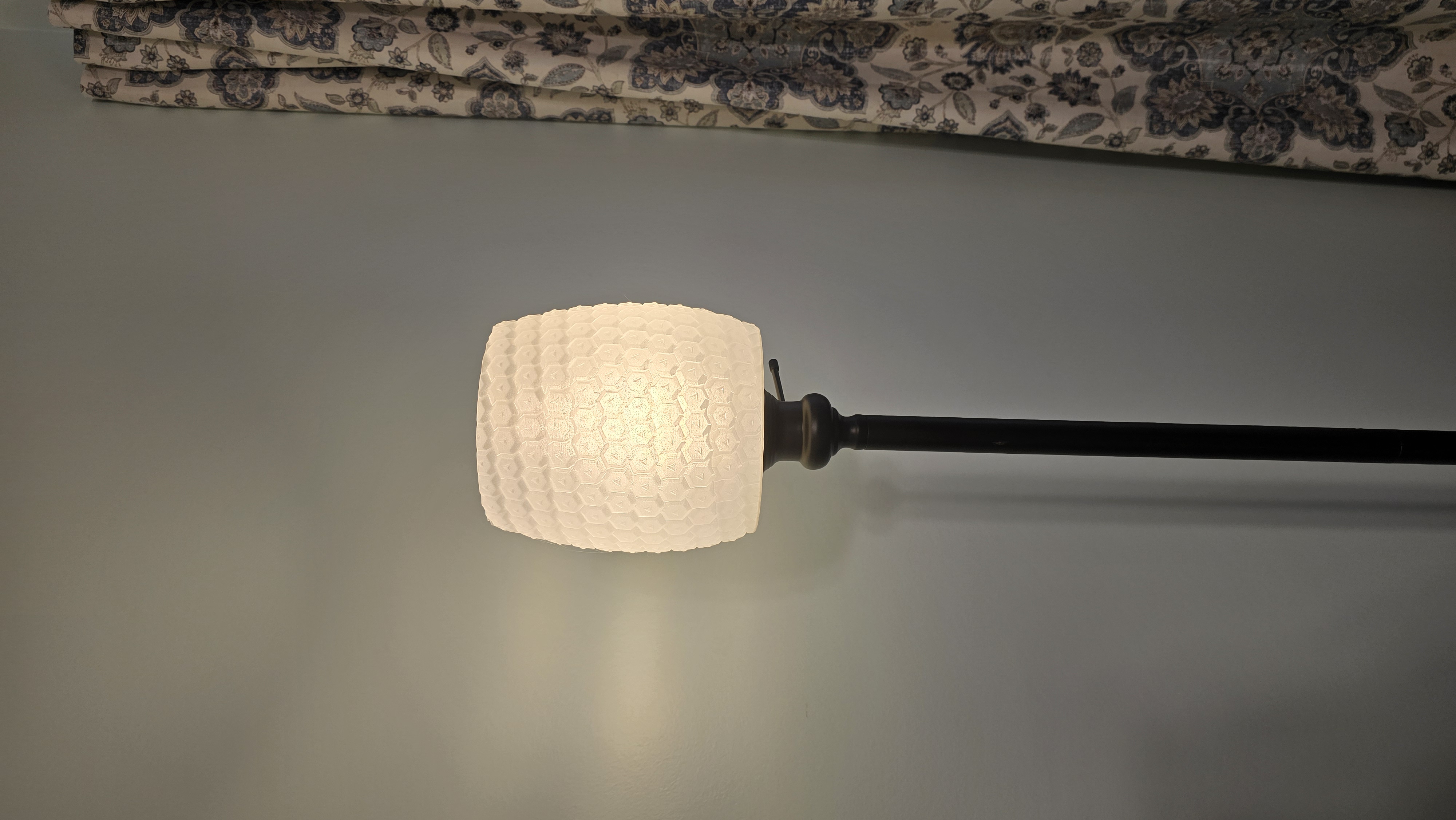 Pineapple Lamp Shade — thumbnail 2