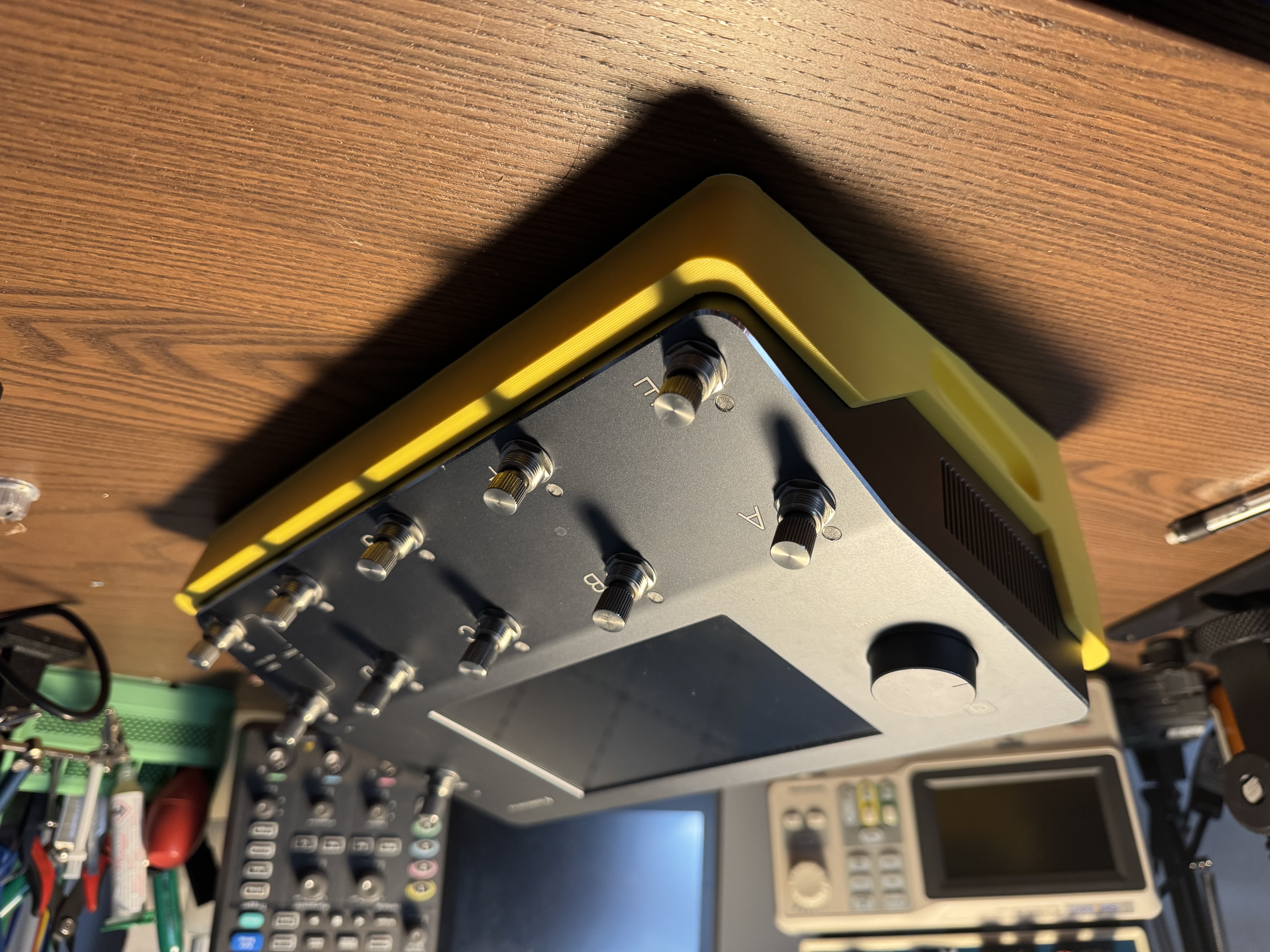 Quad Cortex Stand