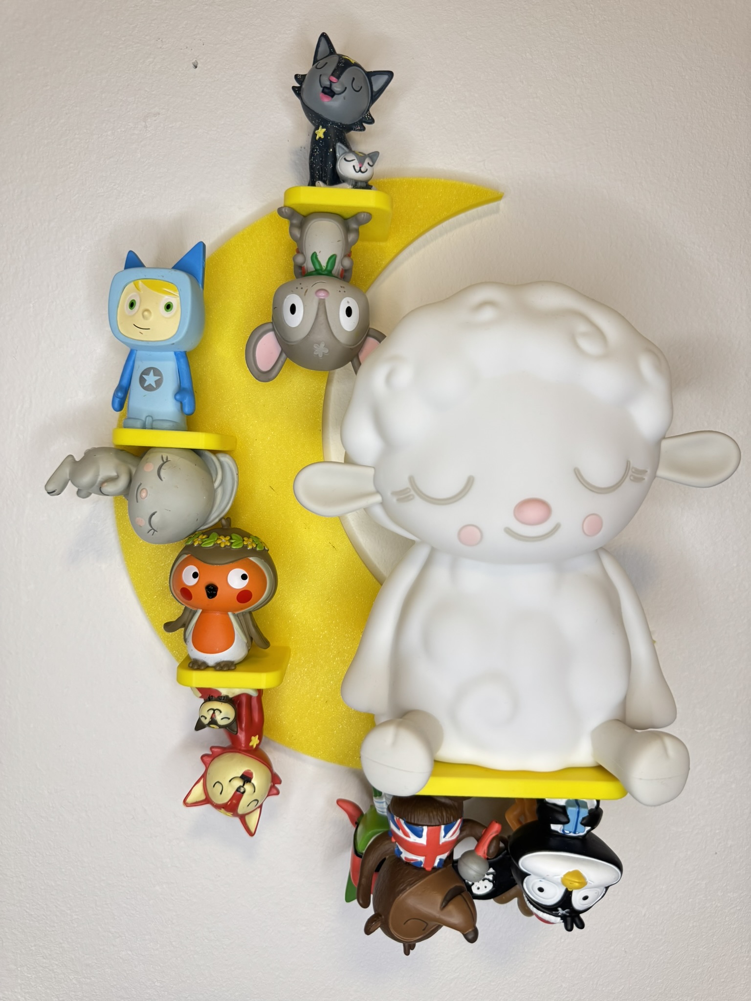 Tonie figures moon wall shelf with glow in the dark effect