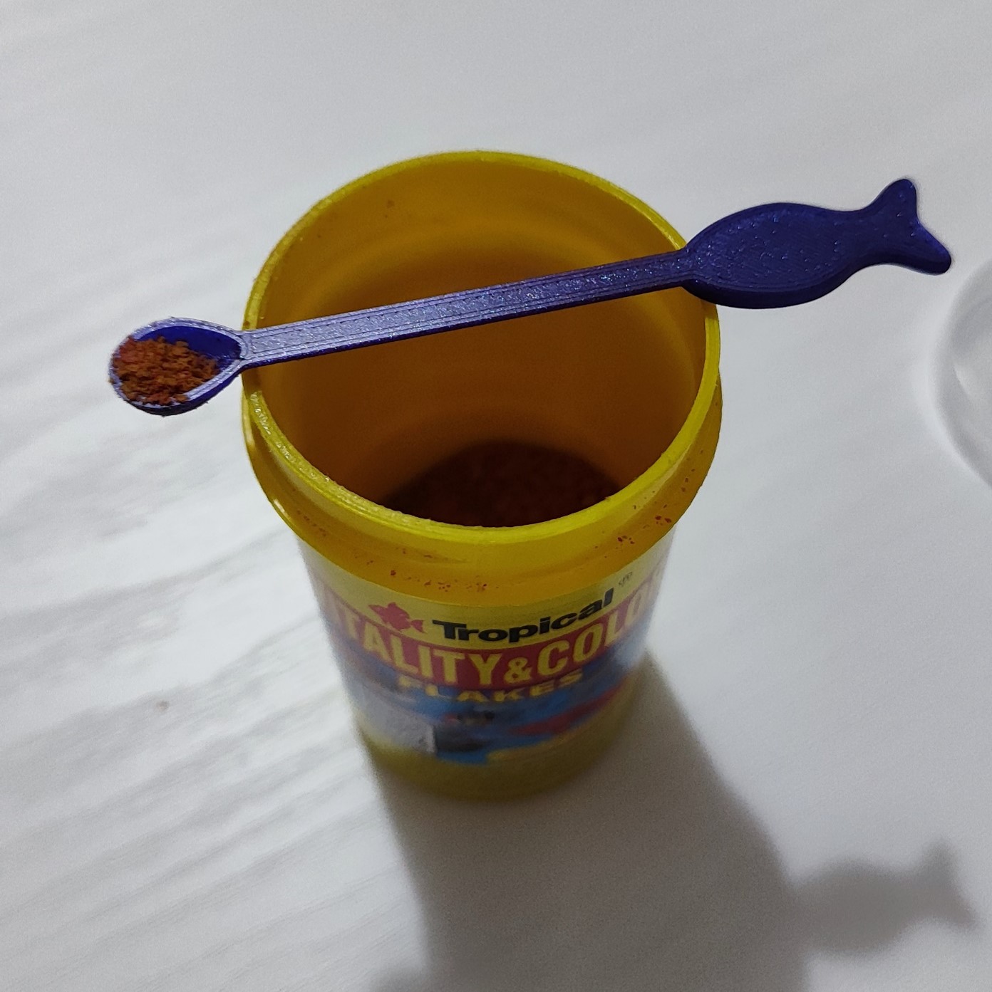 Fish feeding spoon