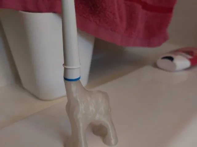 Giraffe toothbrush holder
