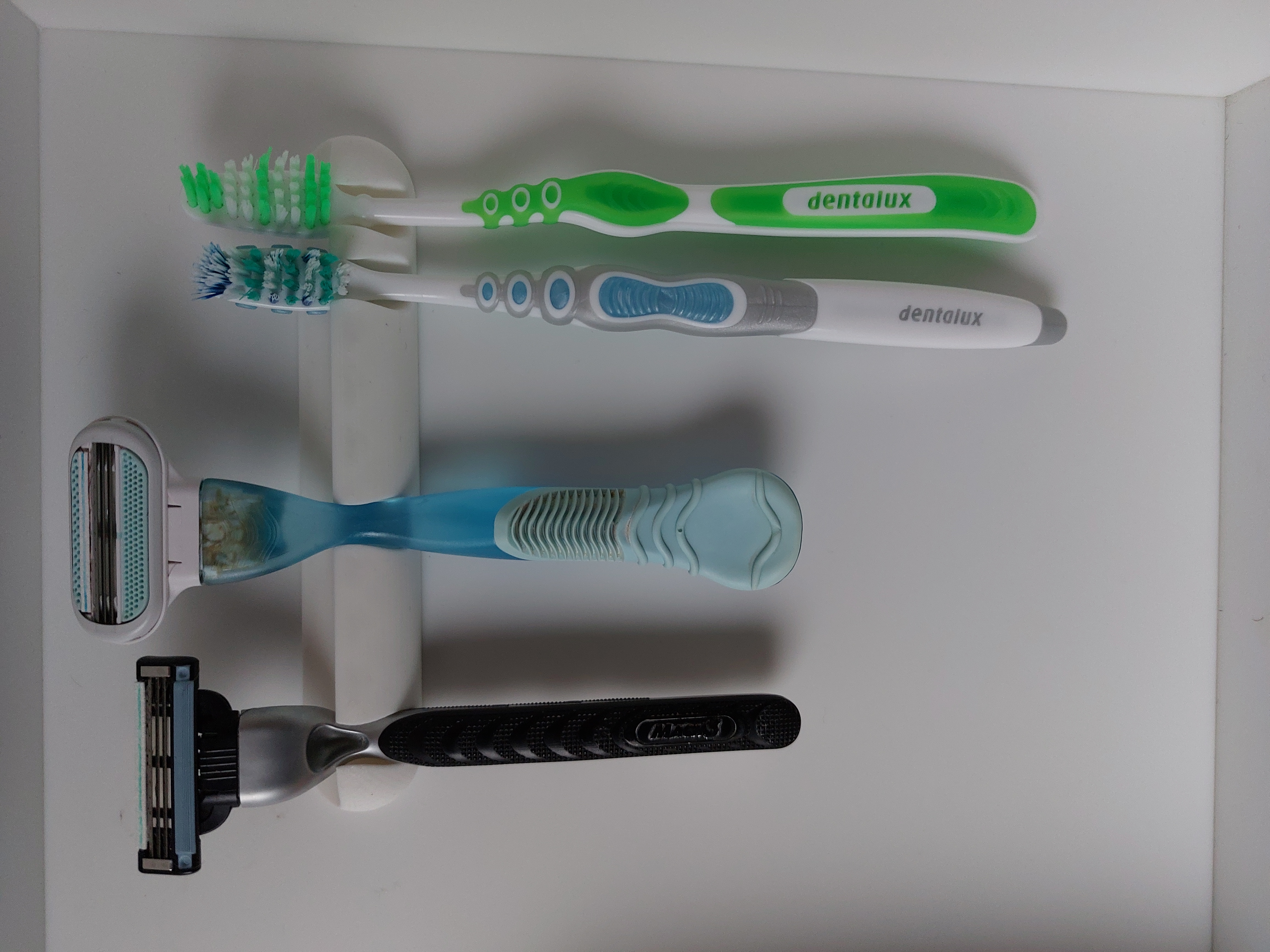 Zahnbürsten / Rasiererhalter Toothbrushes / razor holder