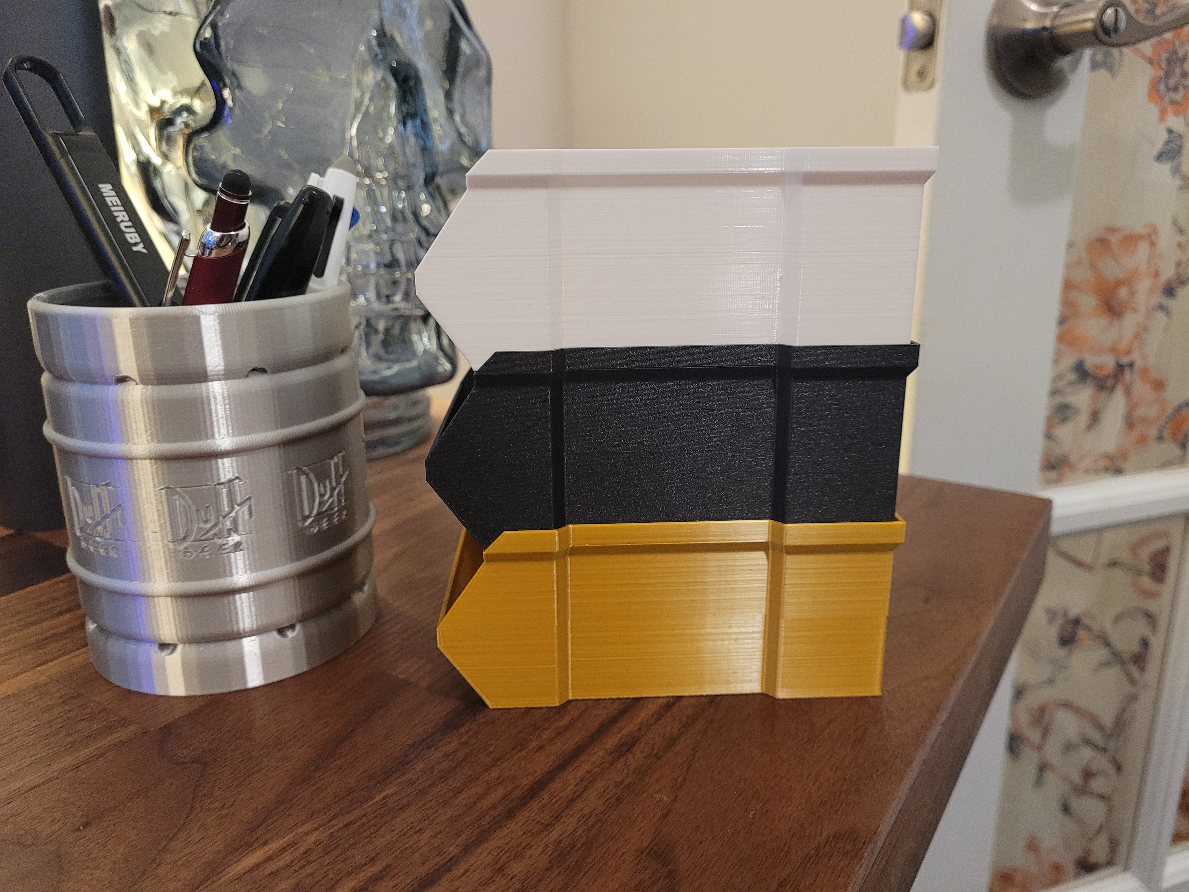 Miniatura 2 do modelo 3D Simple stackable box without dividers with back support