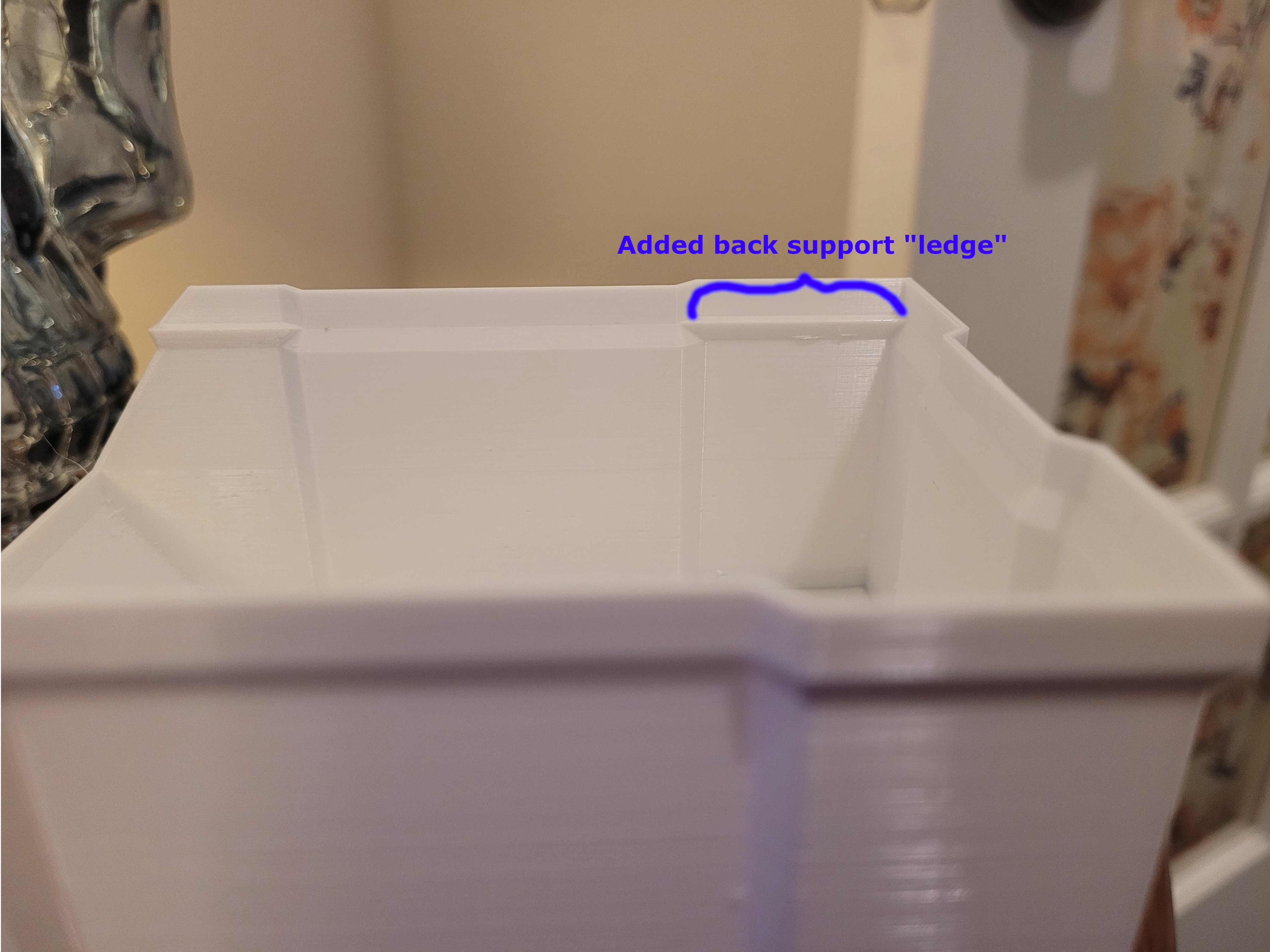 Miniatura 4 do modelo 3D Simple stackable box without dividers with back support