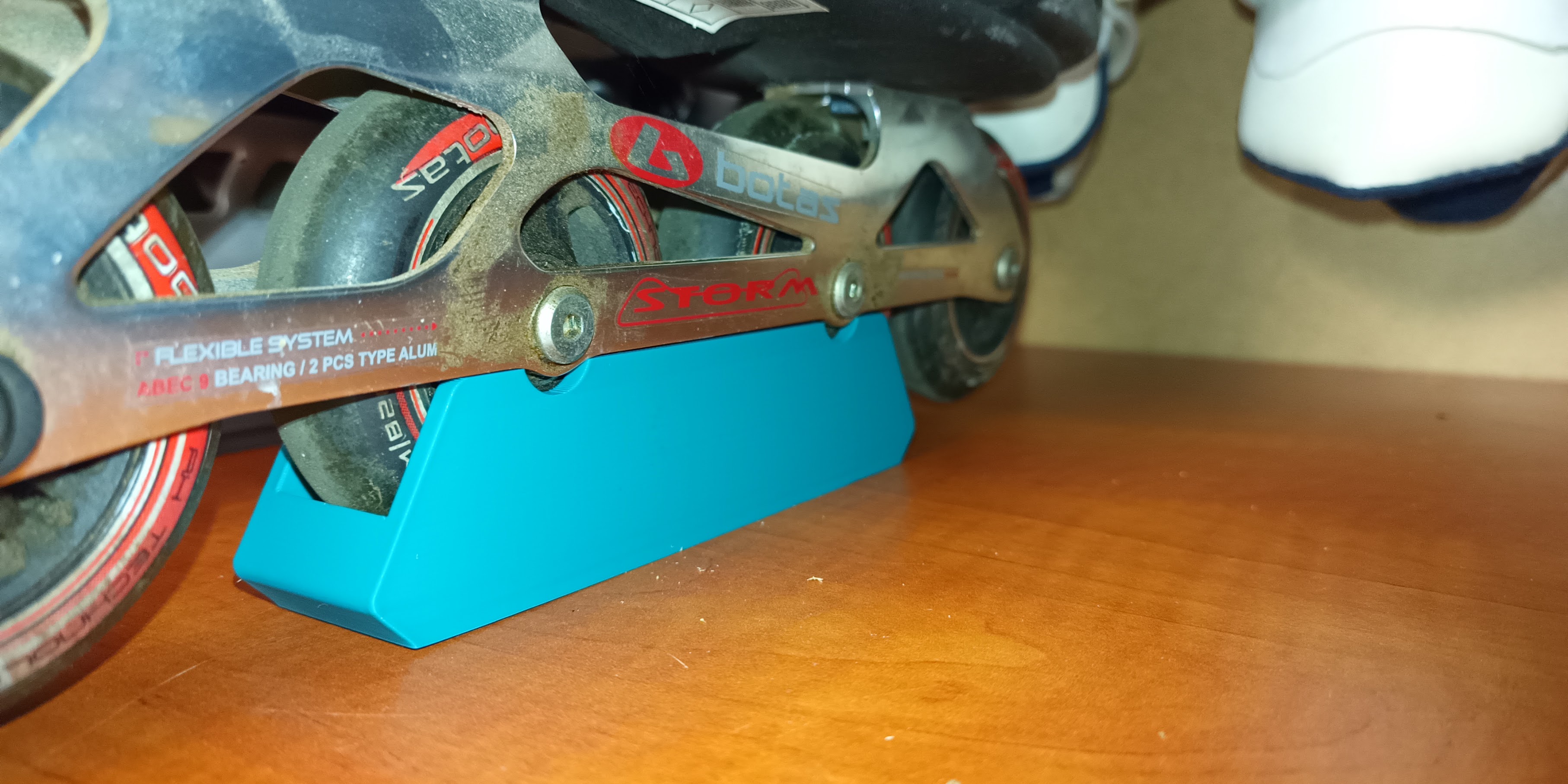 Roller skates holder