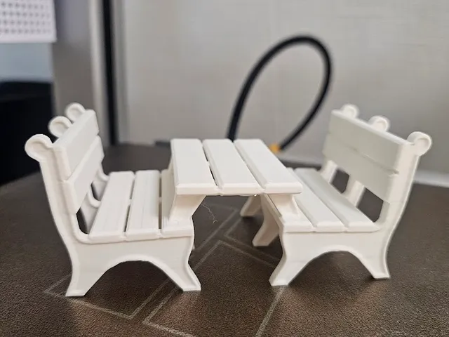 Boaty With a table (picnic table)