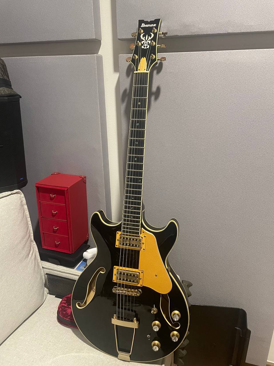 Ibanez AMH90 Pickguard and truss rod cover