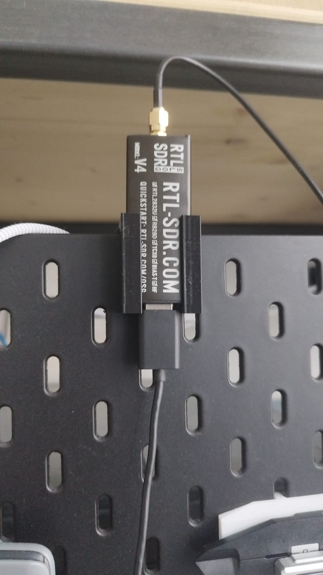 USB Dongle Monitor Clip for WiFi, RTL-SDR, GPS, etc... REMIX