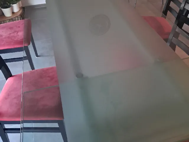 Glass table fixer