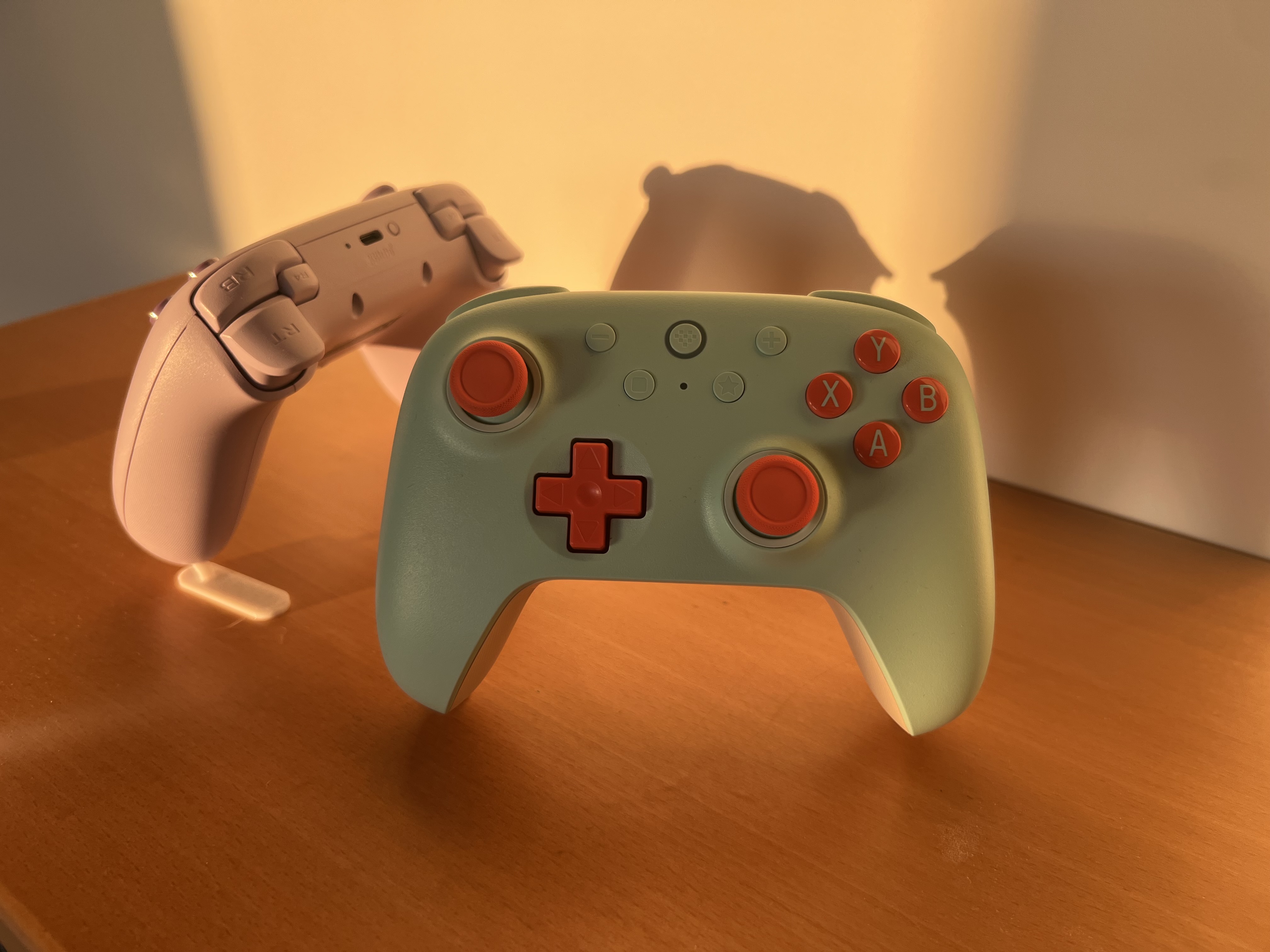 8BitDo 2C Controller - Invisible Stand, Holder