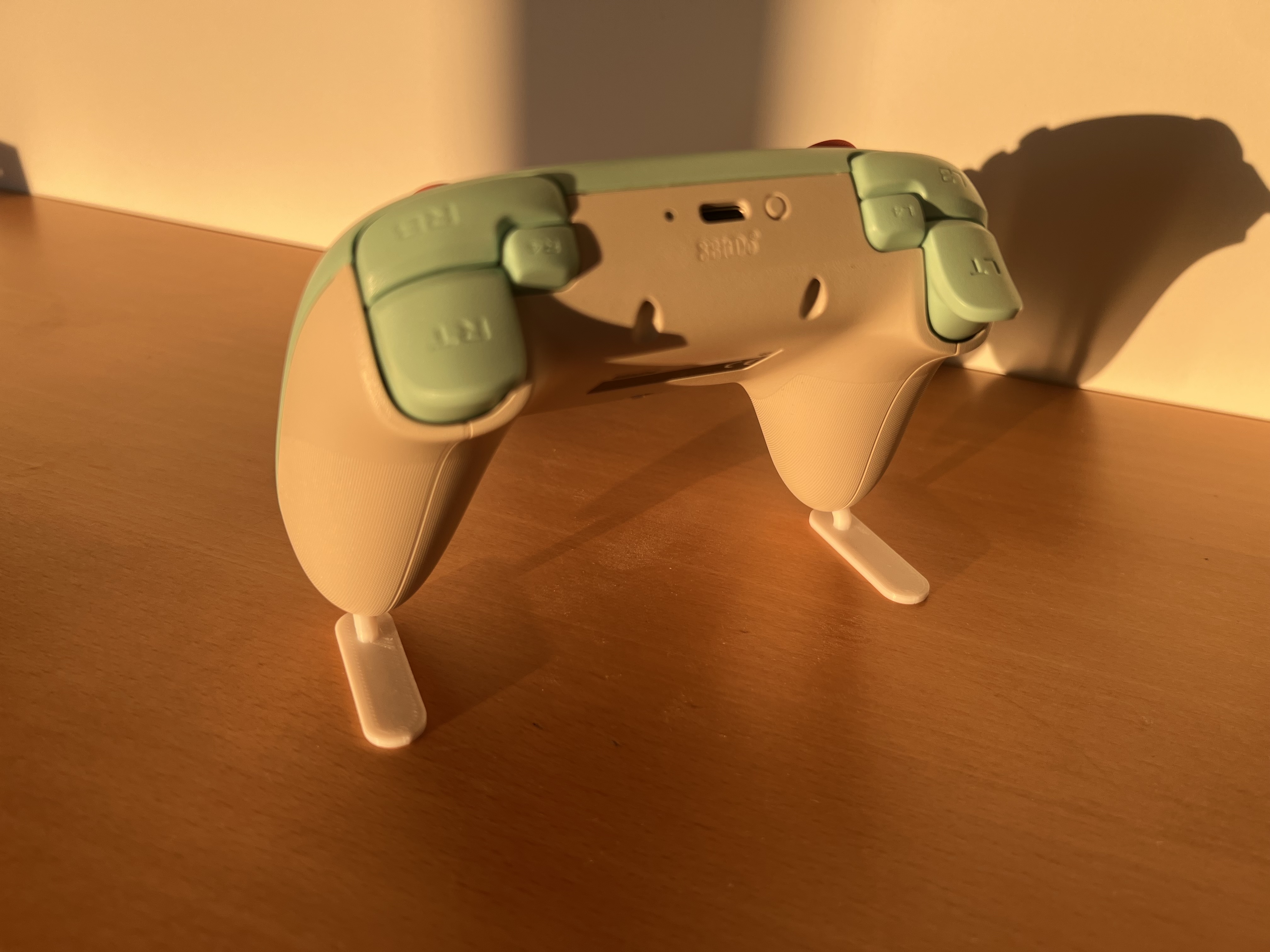 8BitDo 2C Controller - Invisible Stand, Holder — thumbnail 2