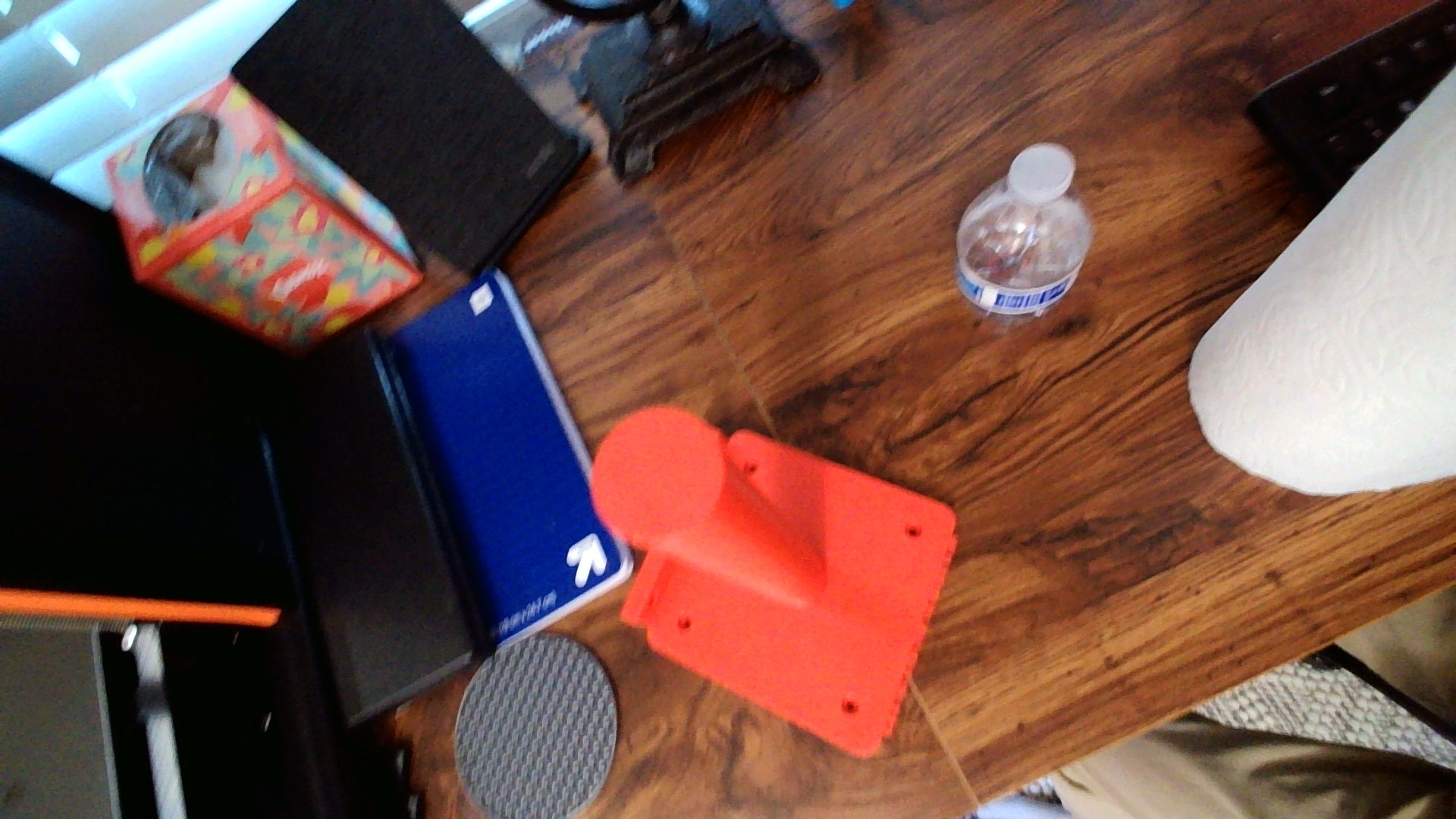 wall mountable paper towel holder