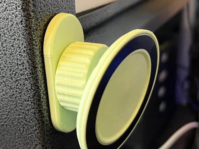 Swiveling MagSafe Mount