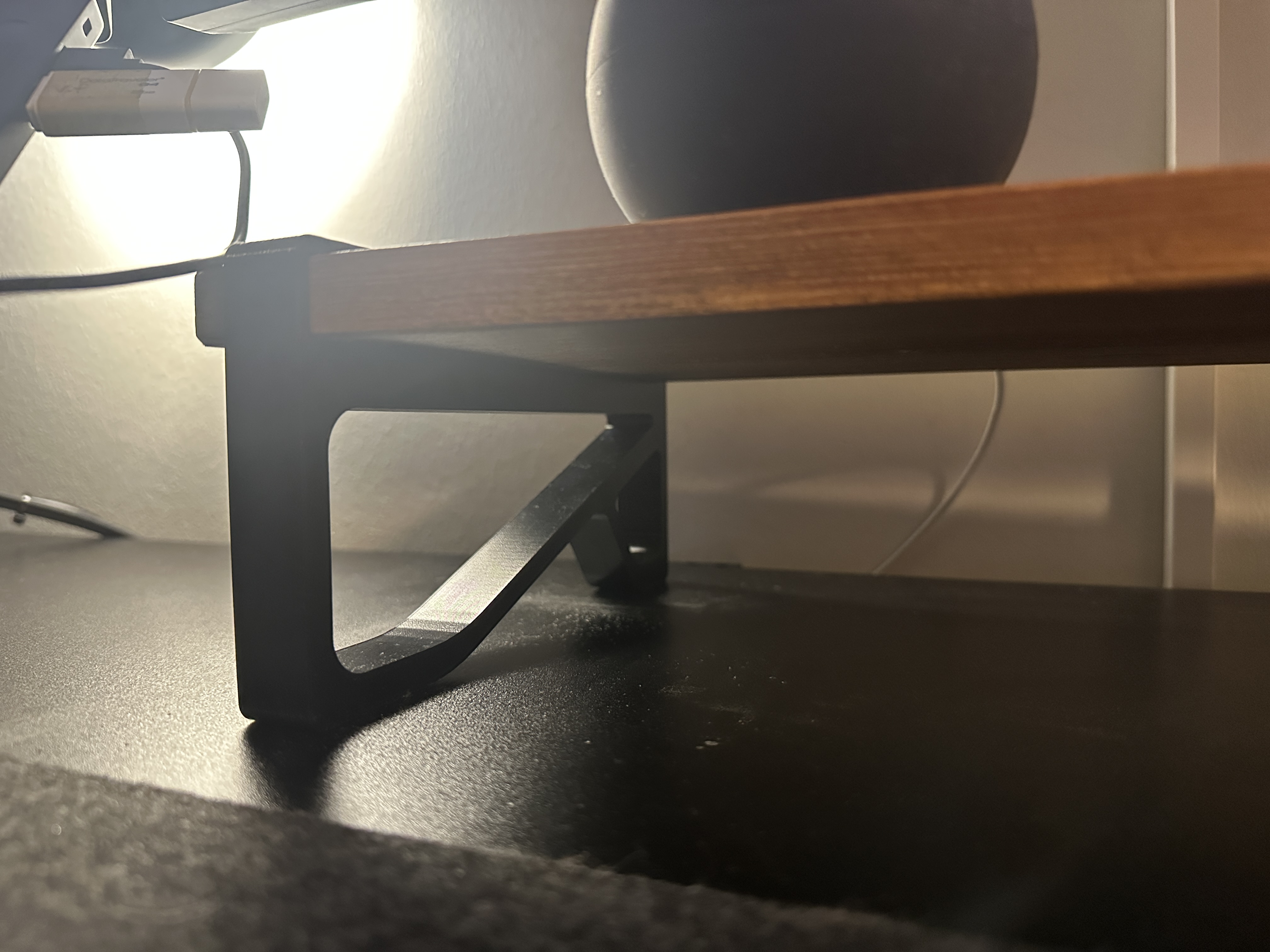 Desk leg