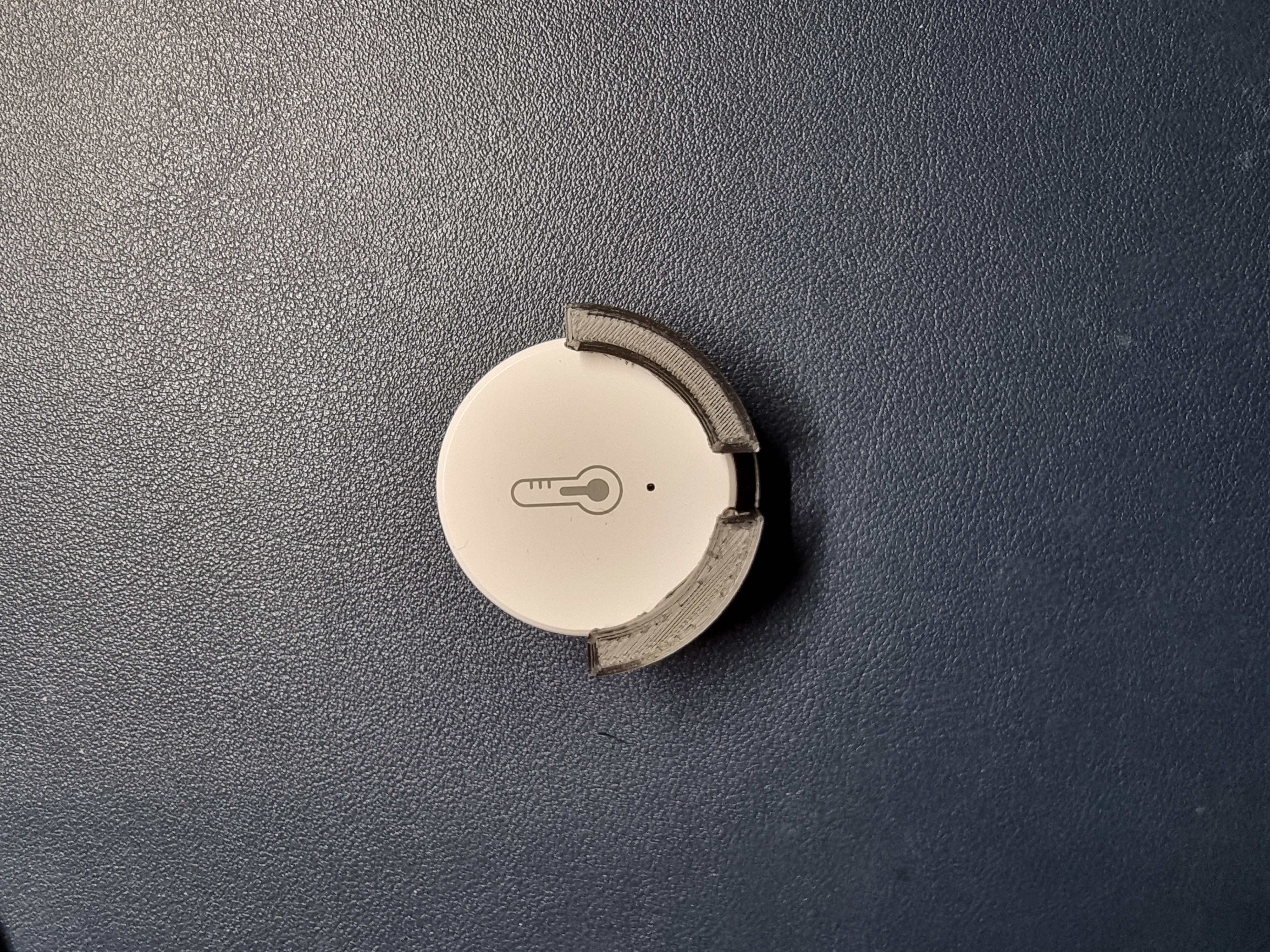 Basic wall mount for round Temperature/Humidity Zigbee sensor — miniatura 2