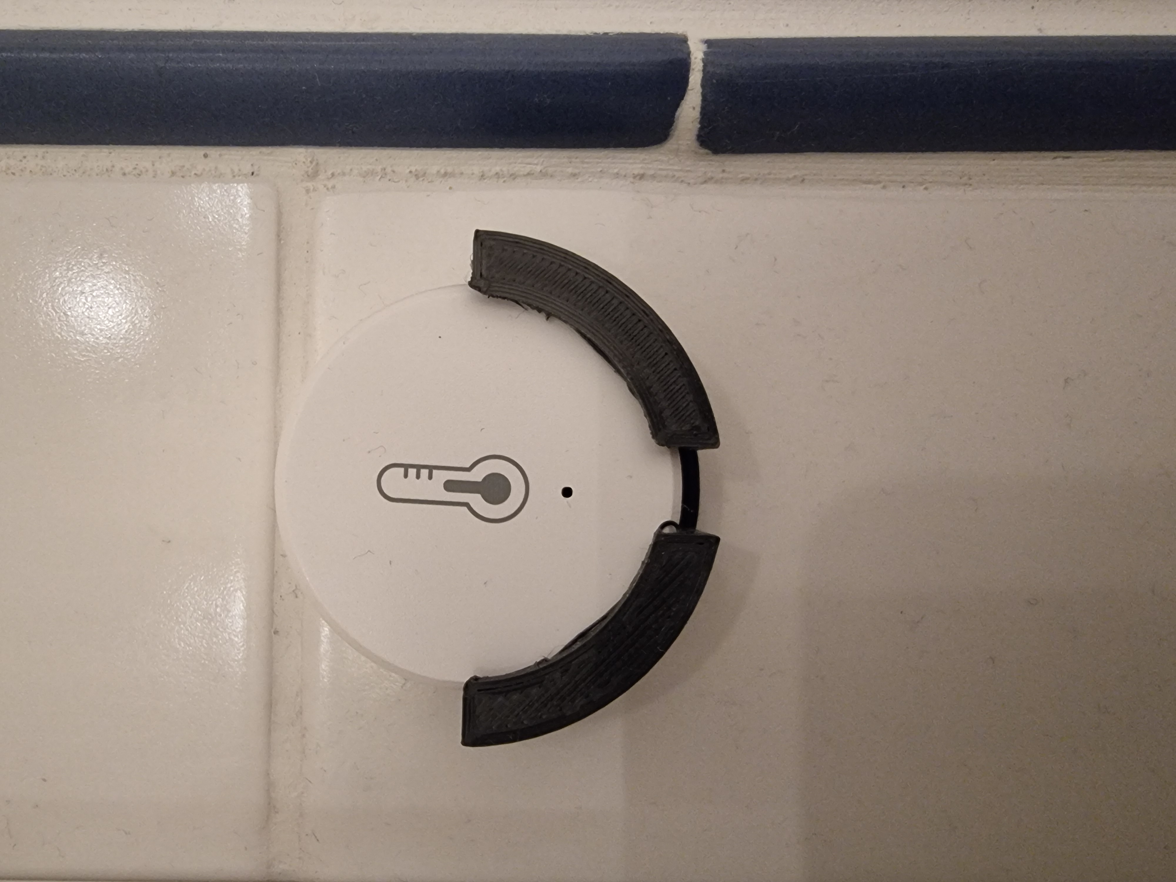 Basic wall mount for round Temperature/Humidity Zigbee sensor