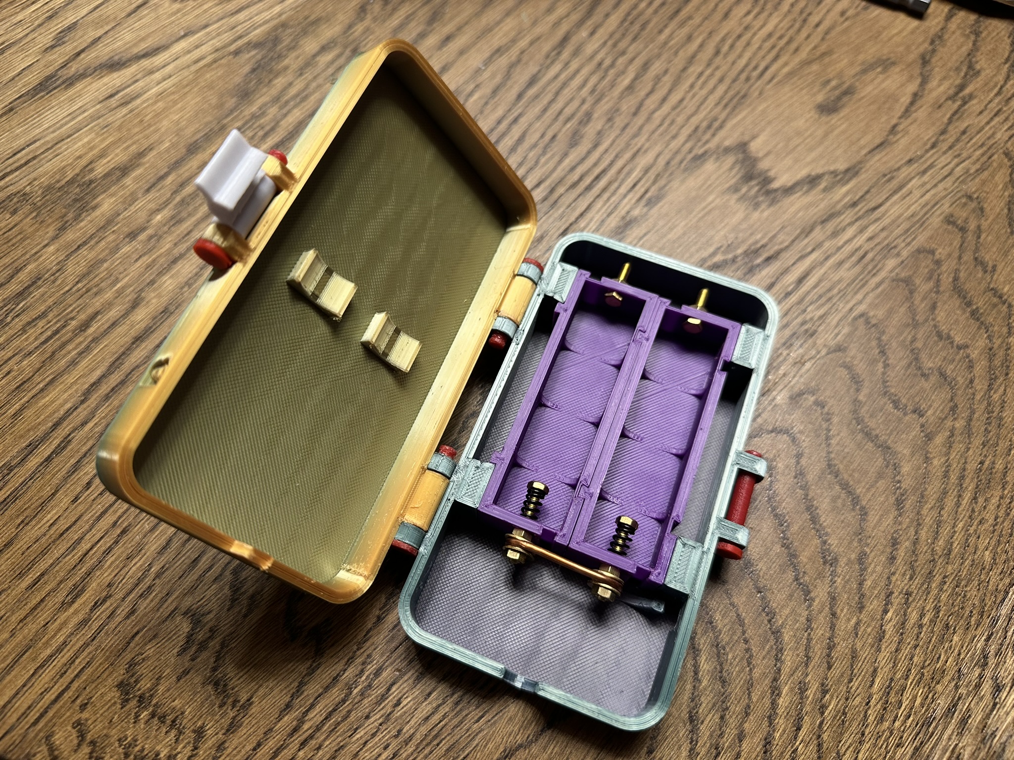 Battery box 2x18650 Screwless