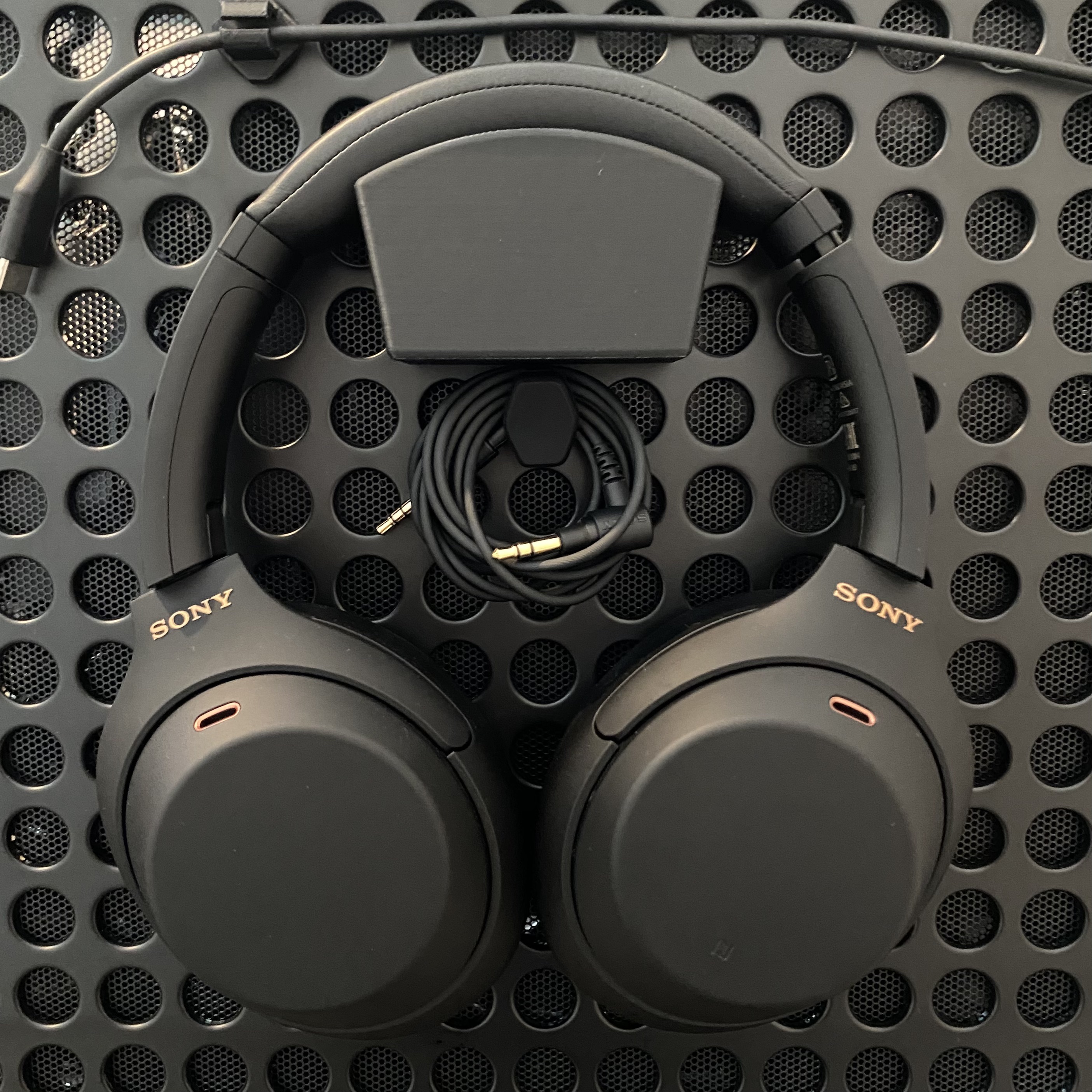 Qube 500 Headphones Mount