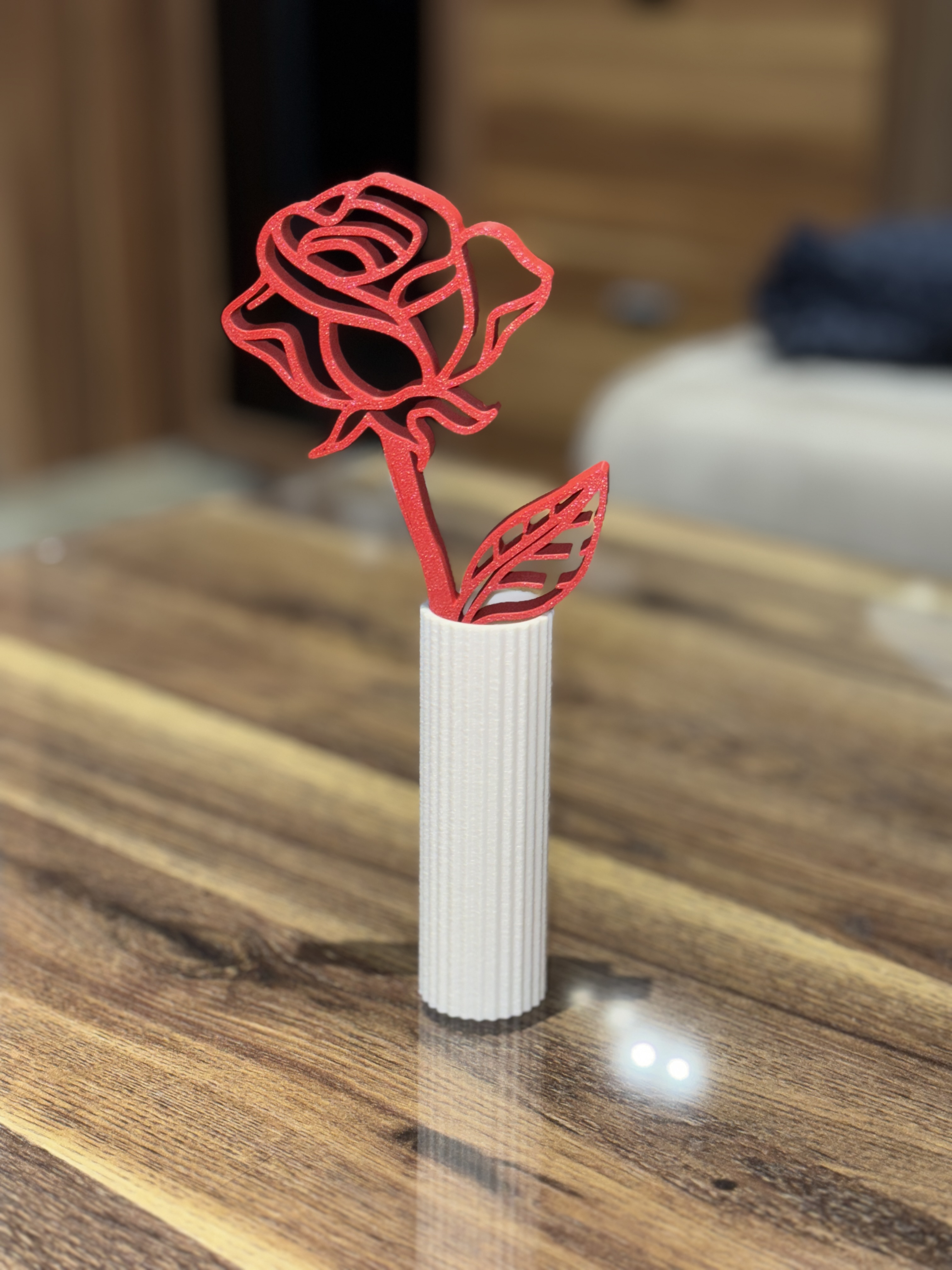 ROSE WITH MINI VASE / THREE DIFFERENT ROSE DESIGNS