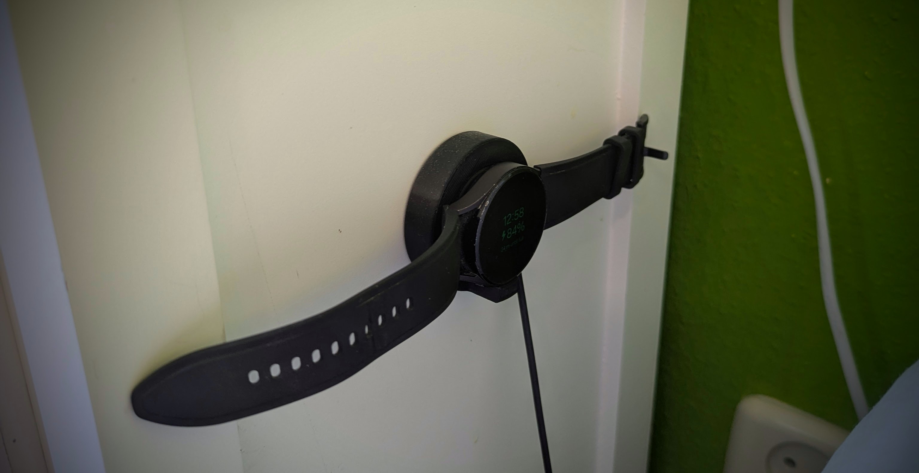 Galaxy Watch 4 Hanging Charging Dock