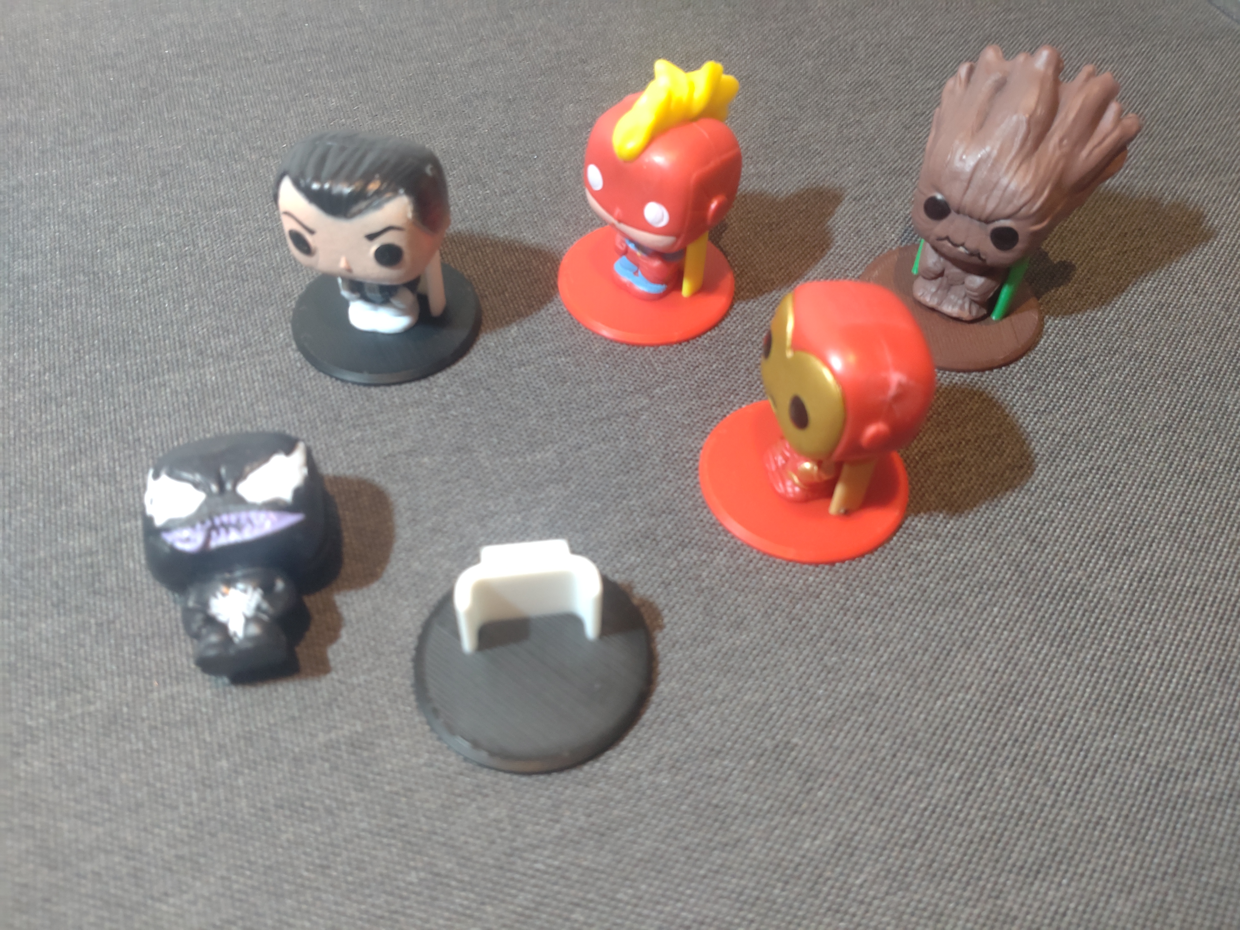 Mini Funko Pop stand help