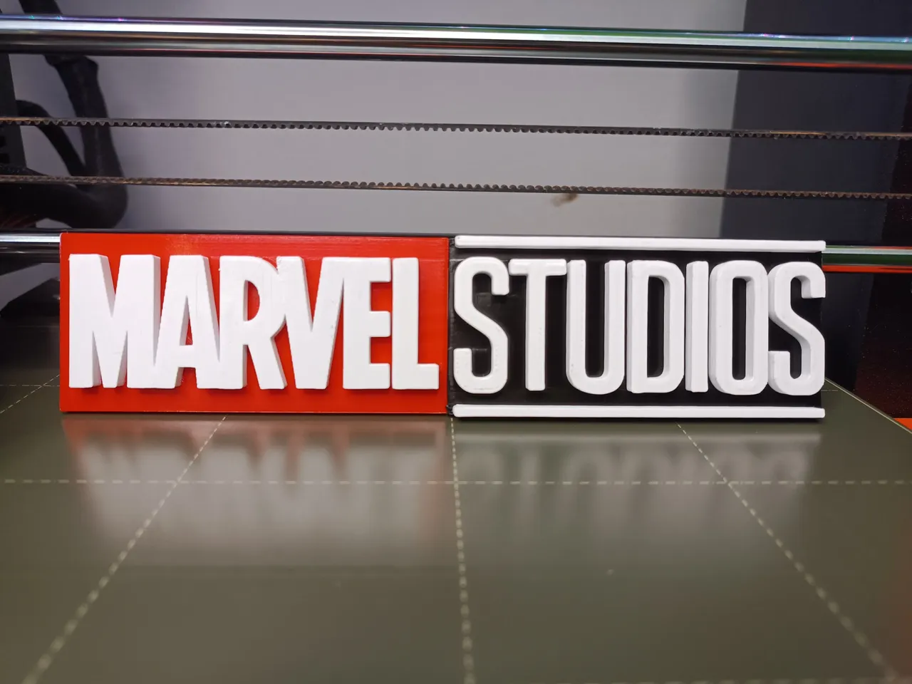 最終値MCU10周年MARVEL ボックスロゴスタンド MCU10周年を飾る豪華デザイン！インロック「MARVEL STUDIOS THE FIRST