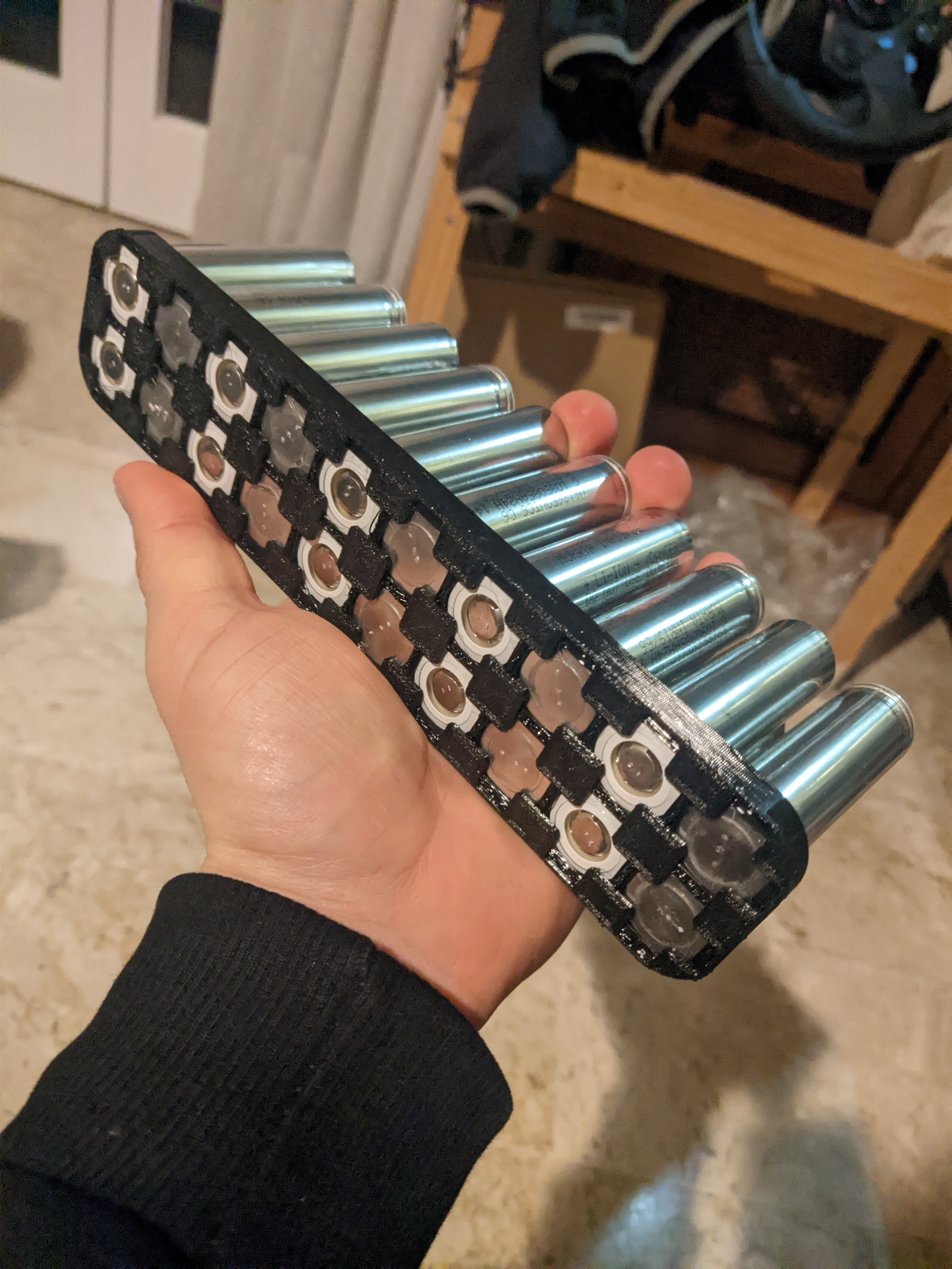Parametric 18650/21700/26650 cell holder