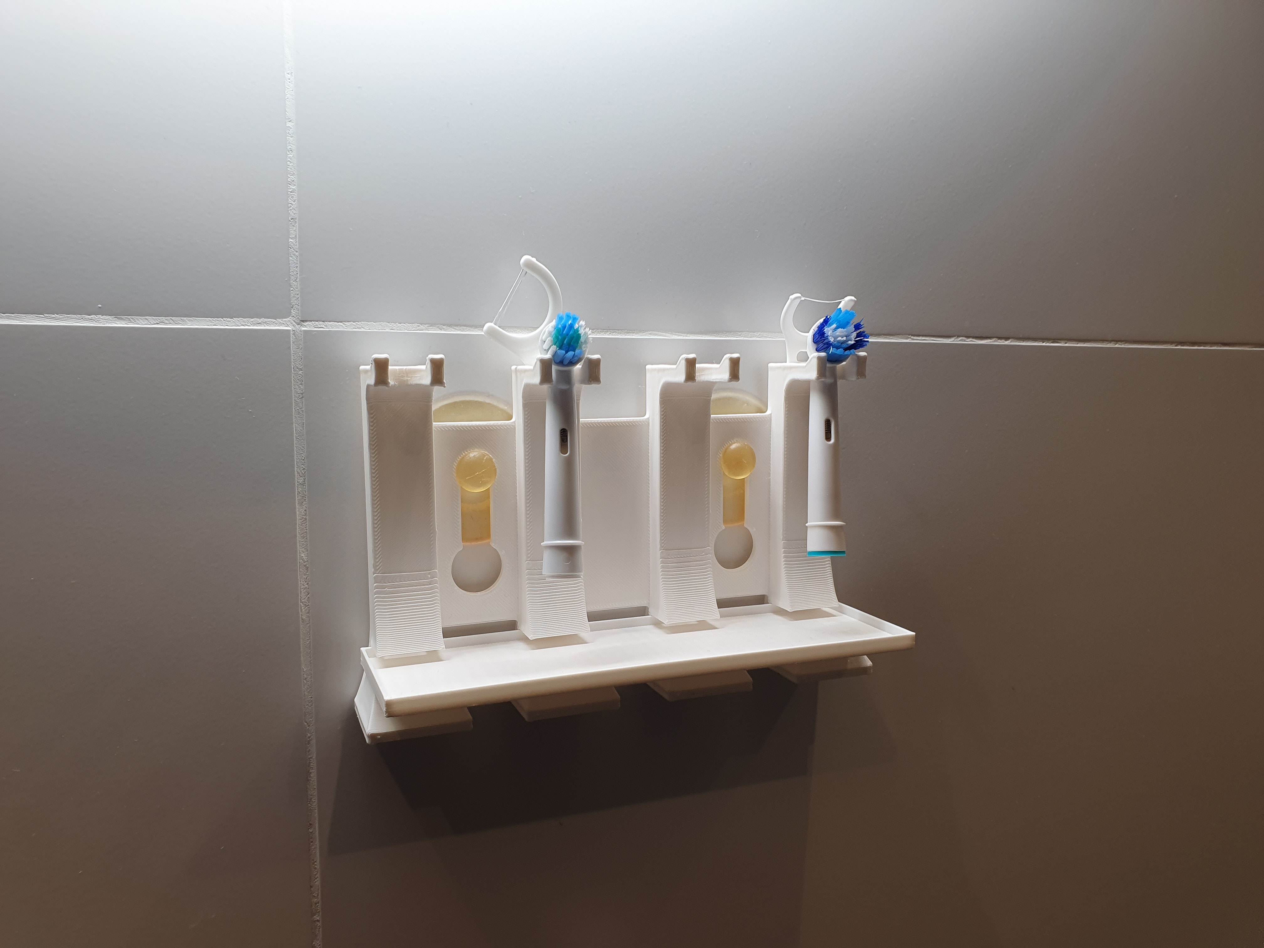 Braun Oral-B toothbrush head and dental flosser holder (Plackers)