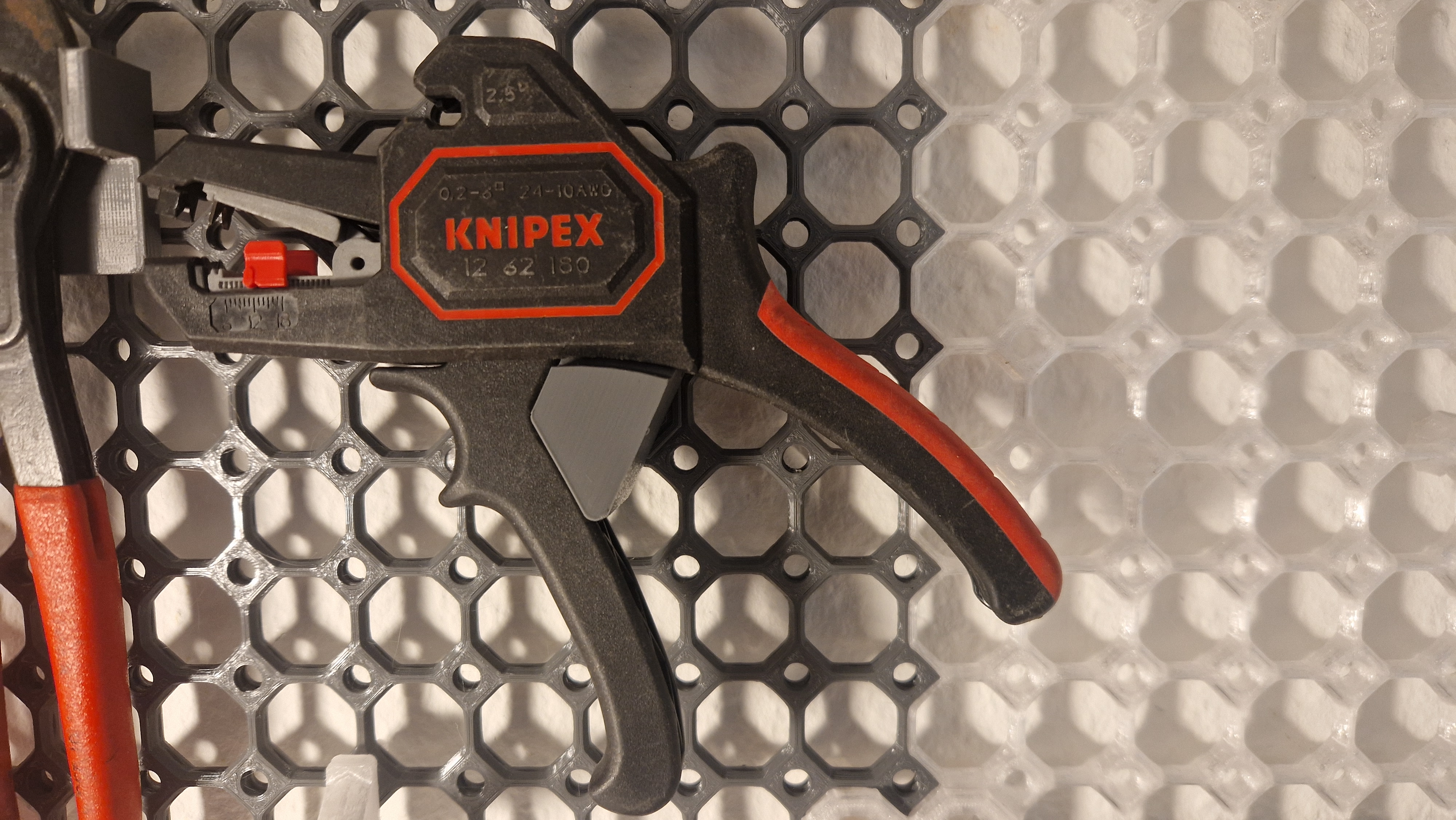 Multiboard KNIPEX 1262180 (Insulation Stripper) Holder Onshape / Parametric